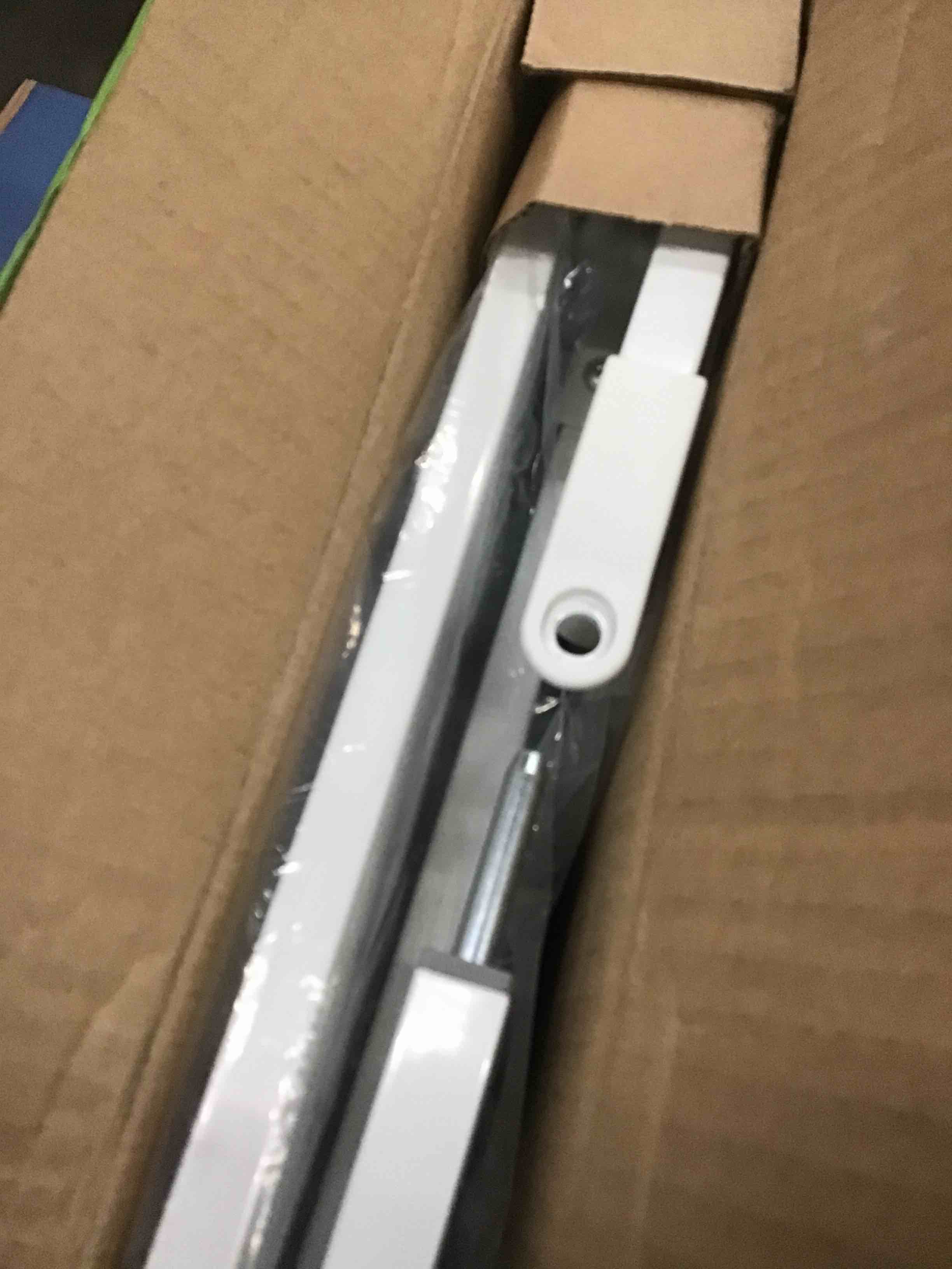 https://s3.amazonaws.com/lotting-images-prod/bidfta/RED5304736_1706633508058.jpeg