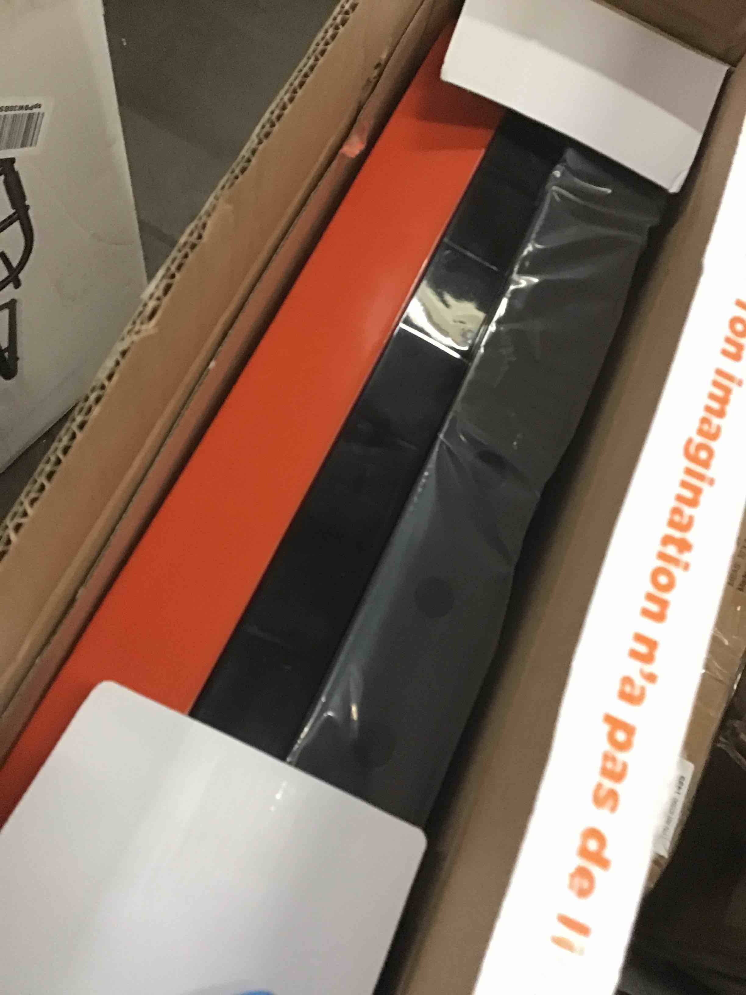 https://s3.amazonaws.com/lotting-images-prod/bidfta/RED5304741_1706636584418.jpeg