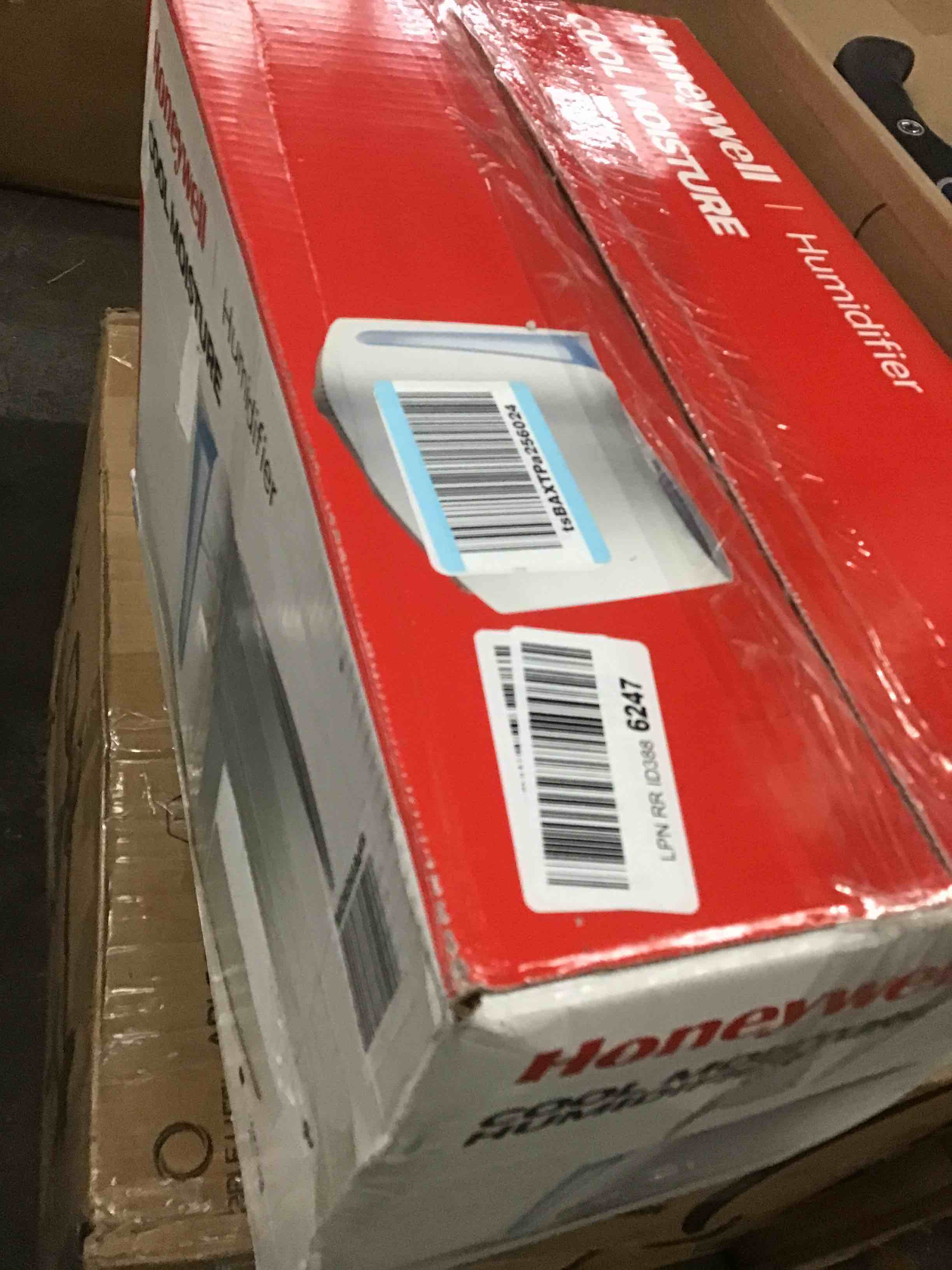 https://s3.amazonaws.com/lotting-images-prod/bidfta/RED5304807_1706647275817.jpeg