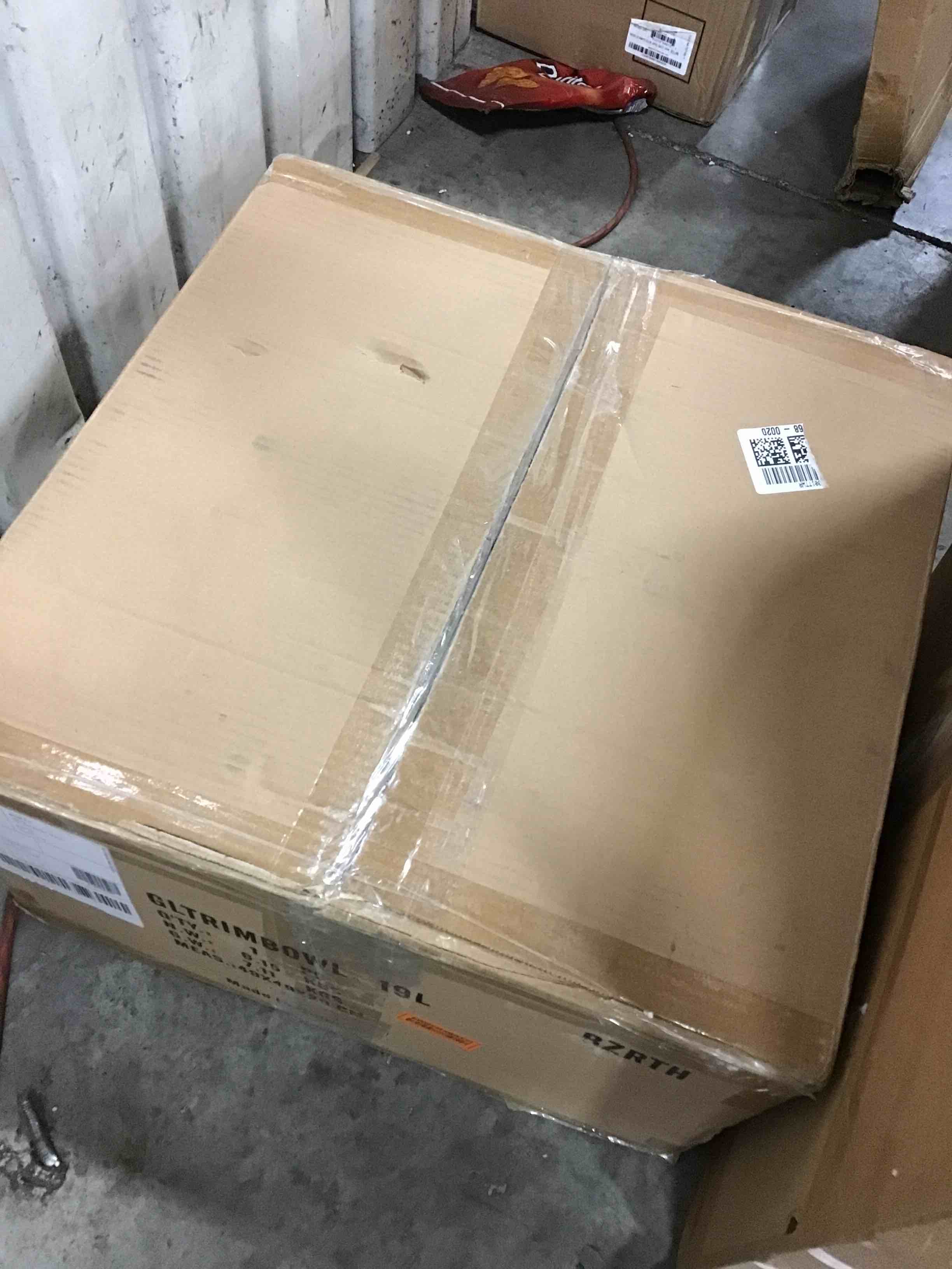 https://s3.amazonaws.com/lotting-images-prod/bidfta/RED5307633_1694616044771.jpeg