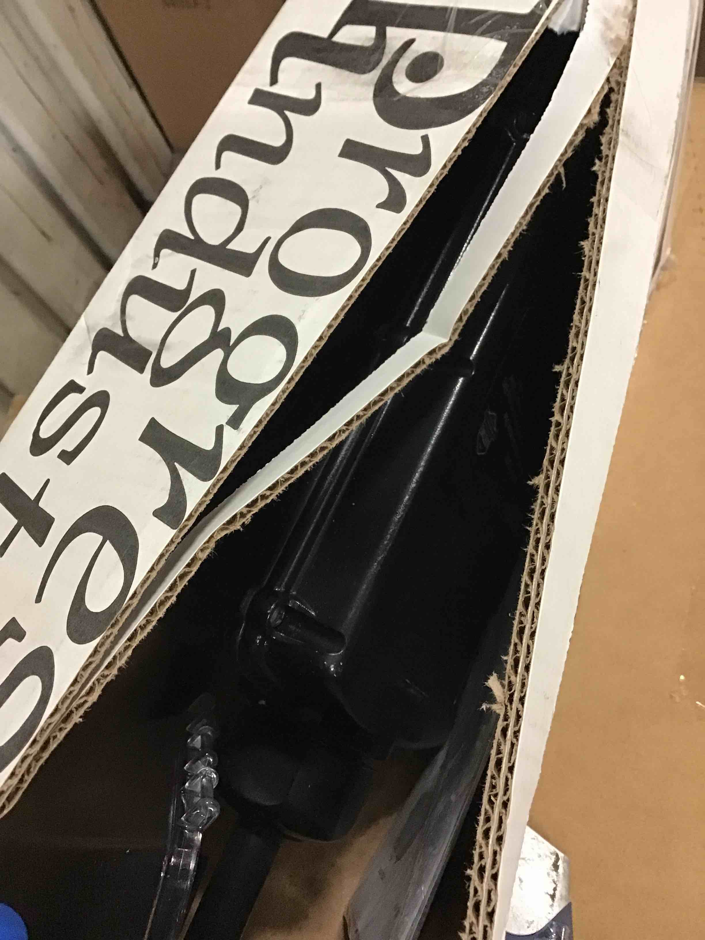 https://s3.amazonaws.com/lotting-images-prod/bidfta/RED5307634_1694616111995.jpeg