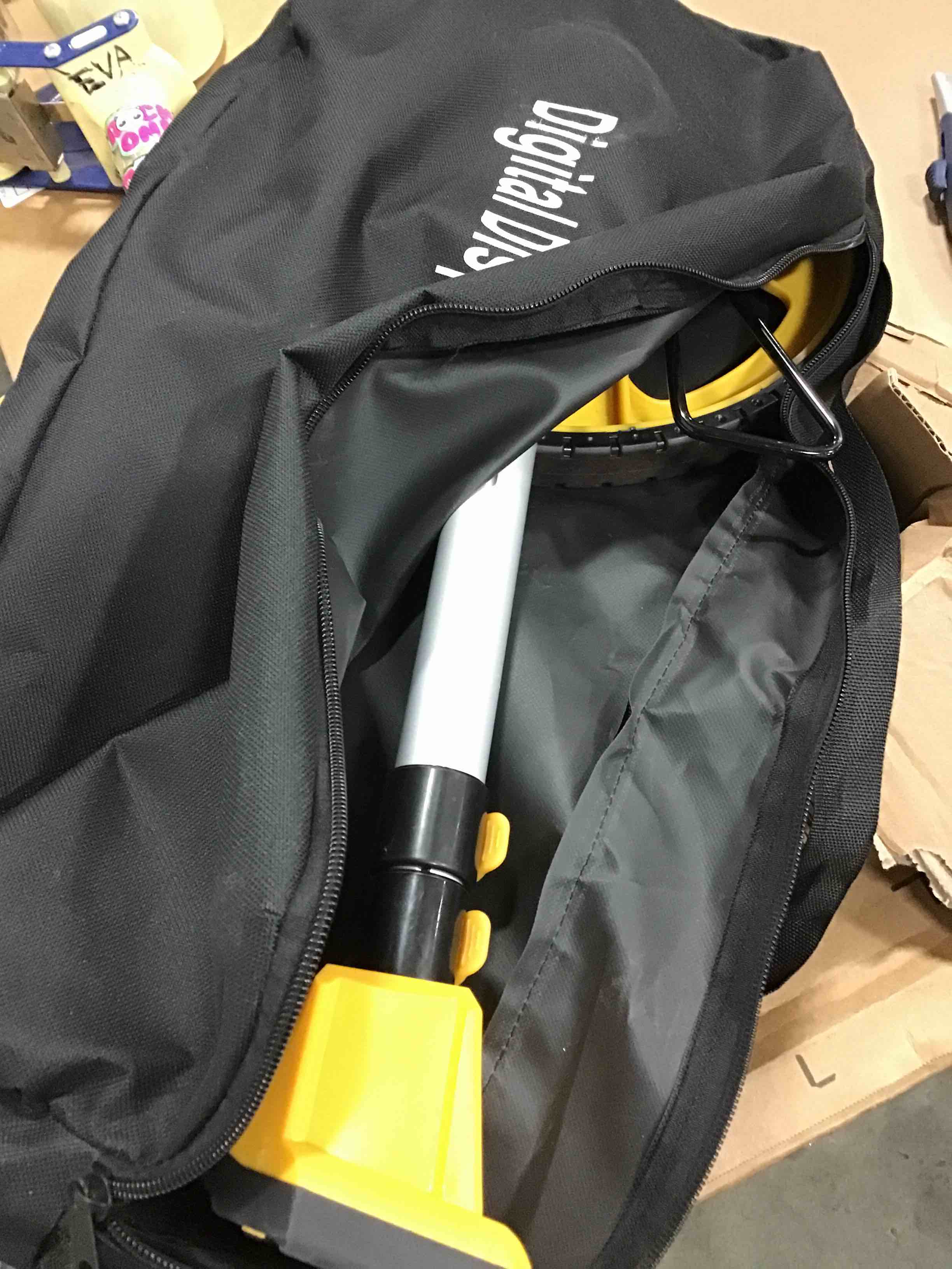 https://s3.amazonaws.com/lotting-images-prod/bidfta/RED5307637_1694616788396.jpeg