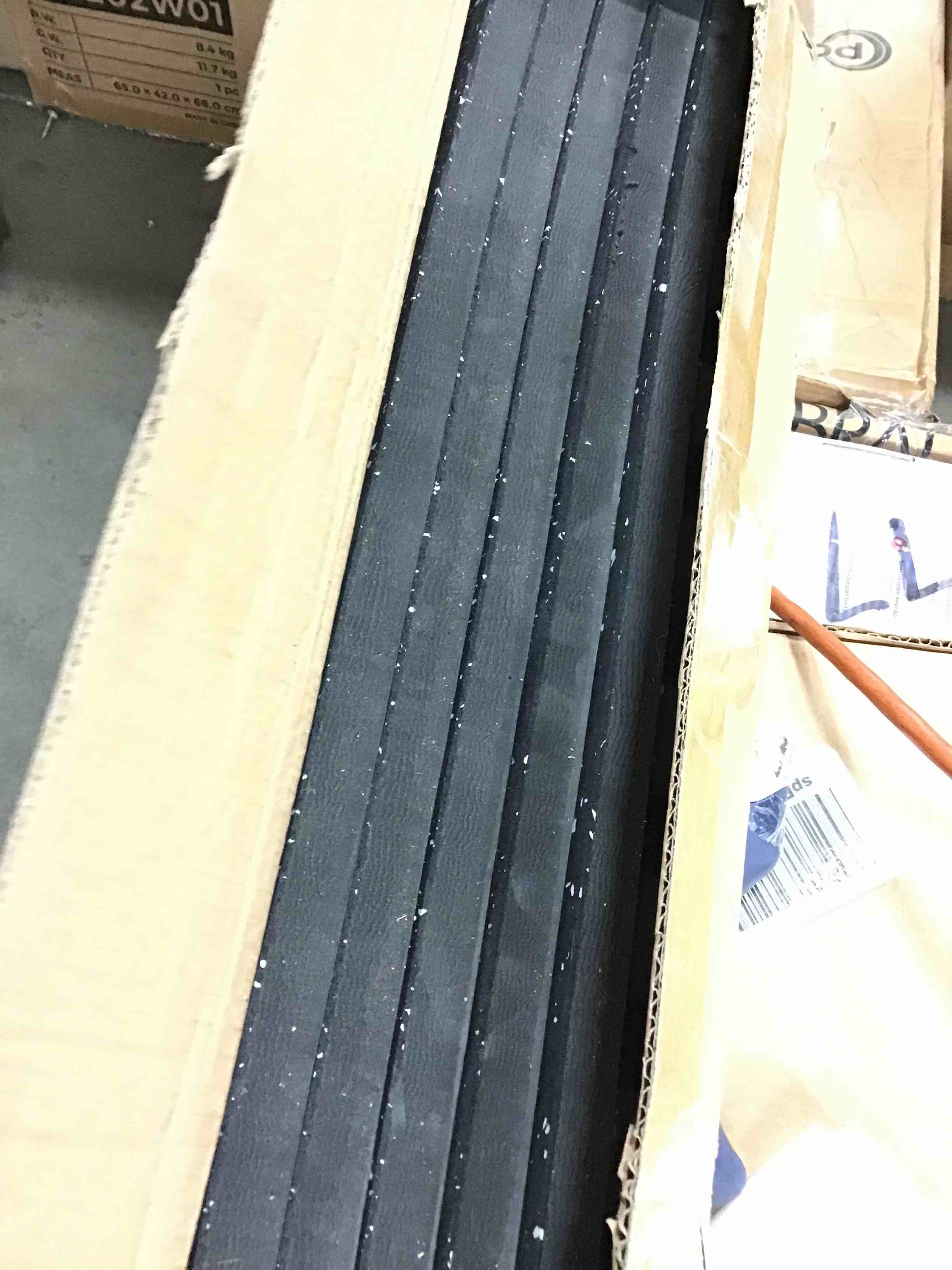 https://s3.amazonaws.com/lotting-images-prod/bidfta/RED5307639_1694617549255.jpeg
