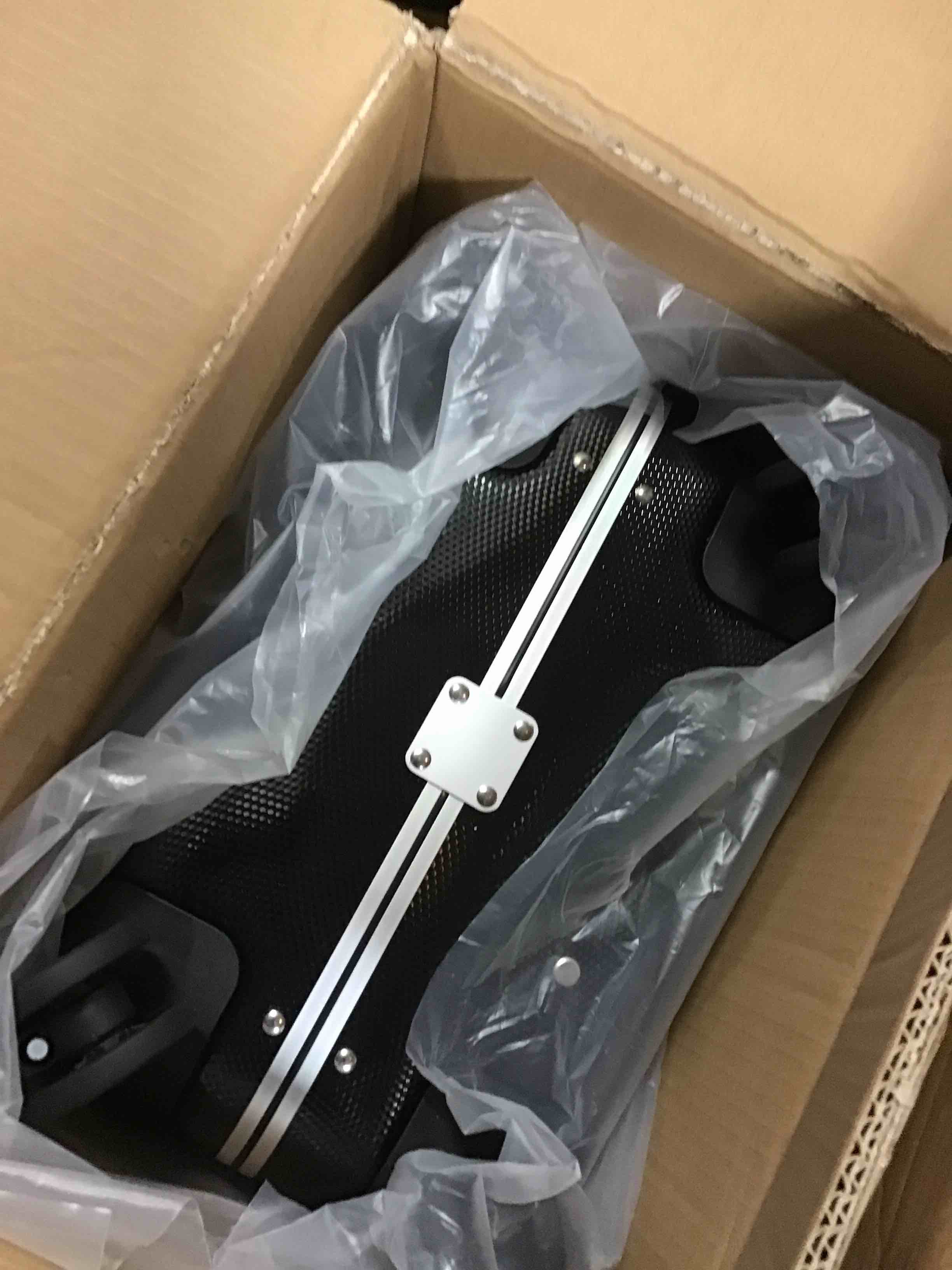 https://s3.amazonaws.com/lotting-images-prod/bidfta/RED5307658_1694624107148.jpeg