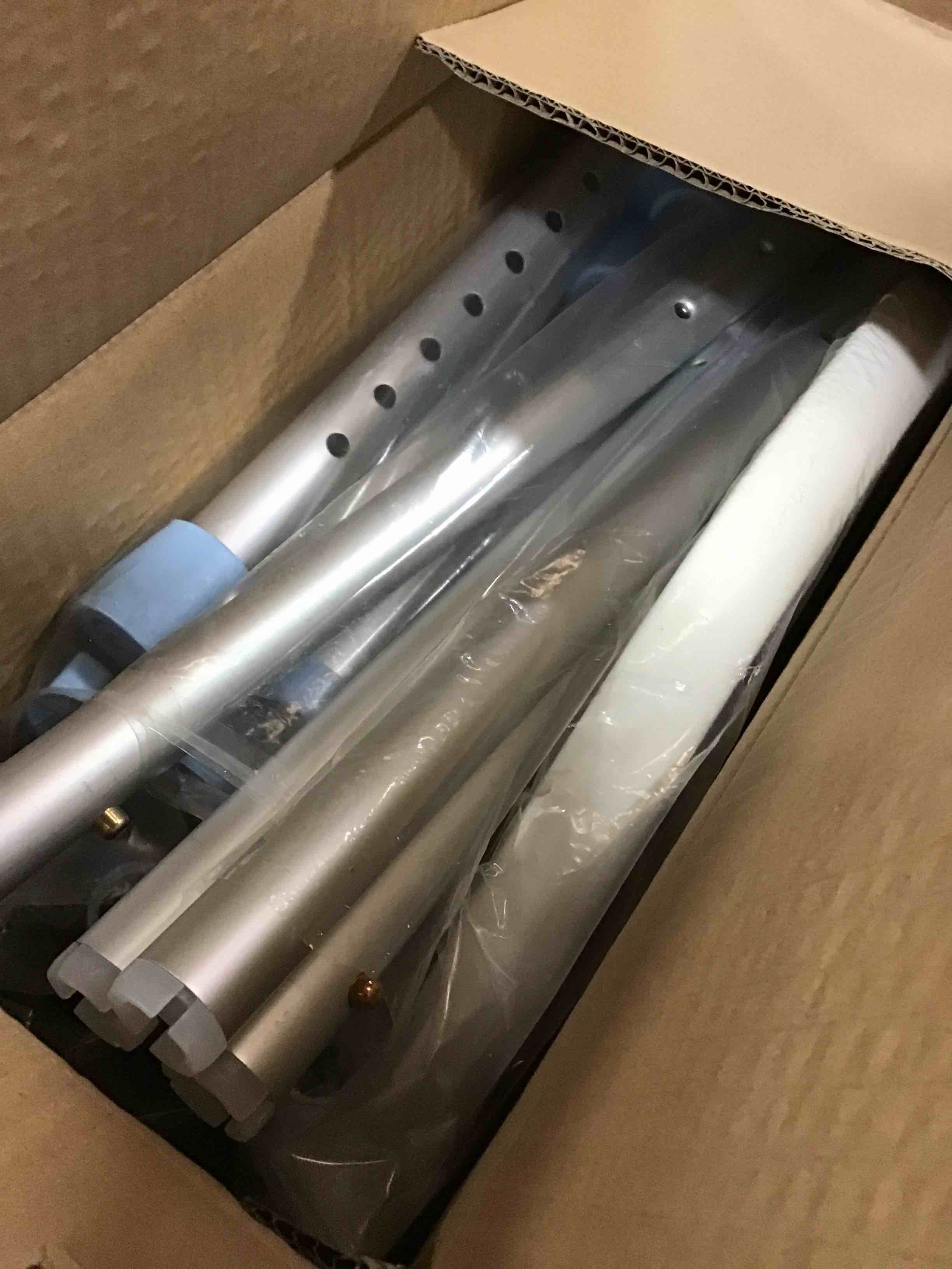 https://s3.amazonaws.com/lotting-images-prod/bidfta/RED5307676_1694702431919.jpeg