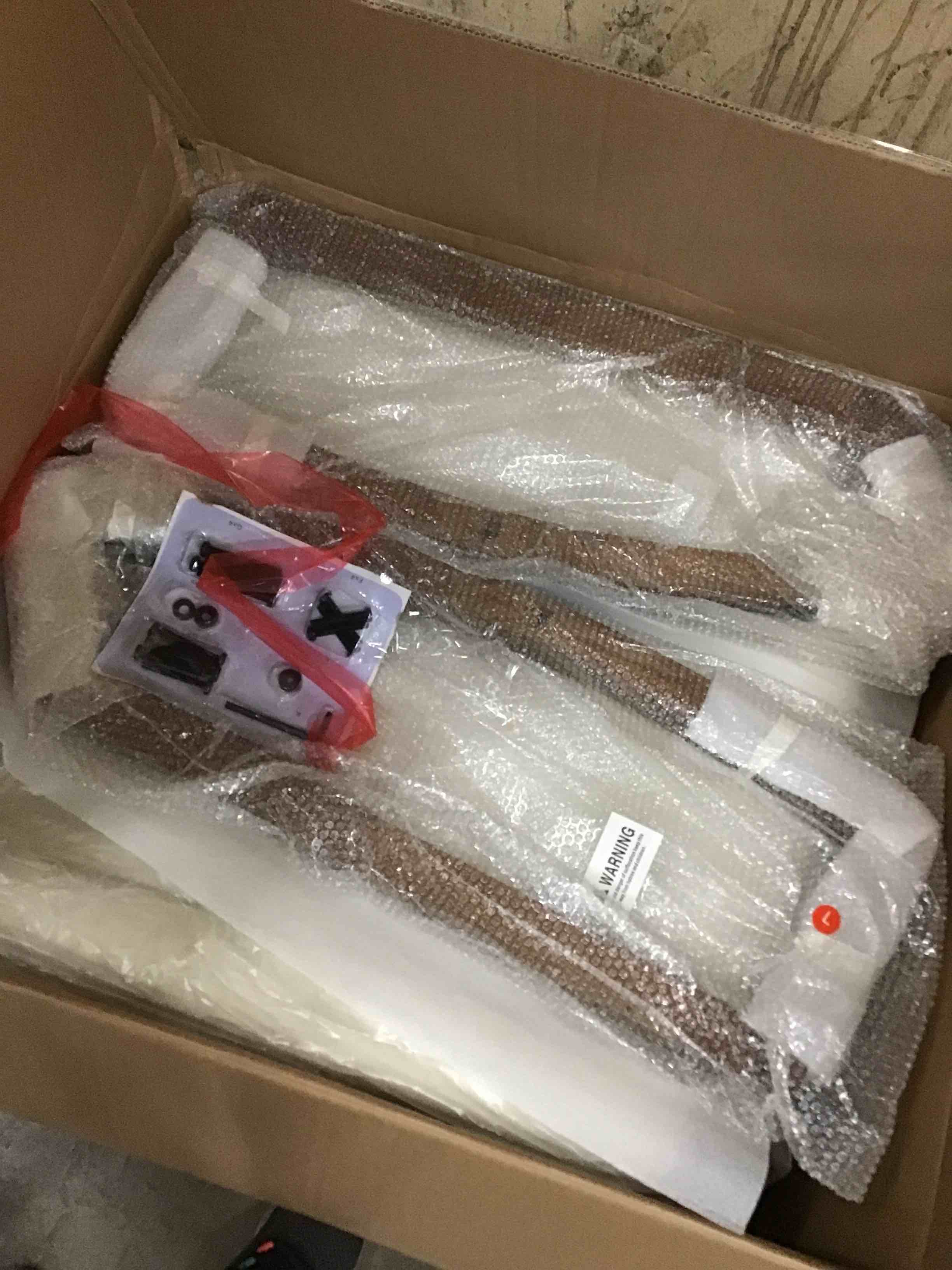 https://s3.amazonaws.com/lotting-images-prod/bidfta/RED5307916_1696252875711.jpeg