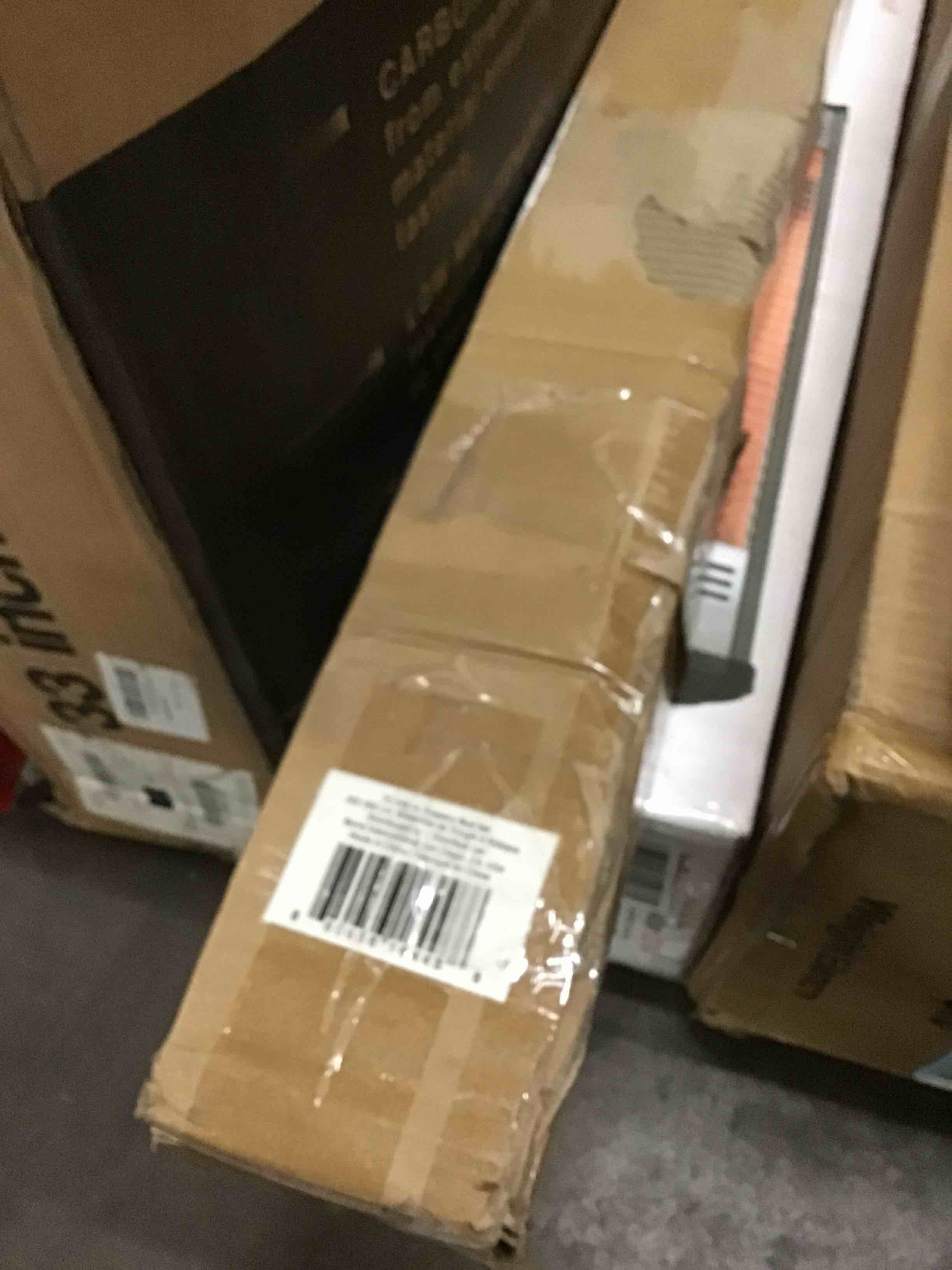 https://s3.amazonaws.com/lotting-images-prod/bidfta/RED5309464_1702674224244.jpeg