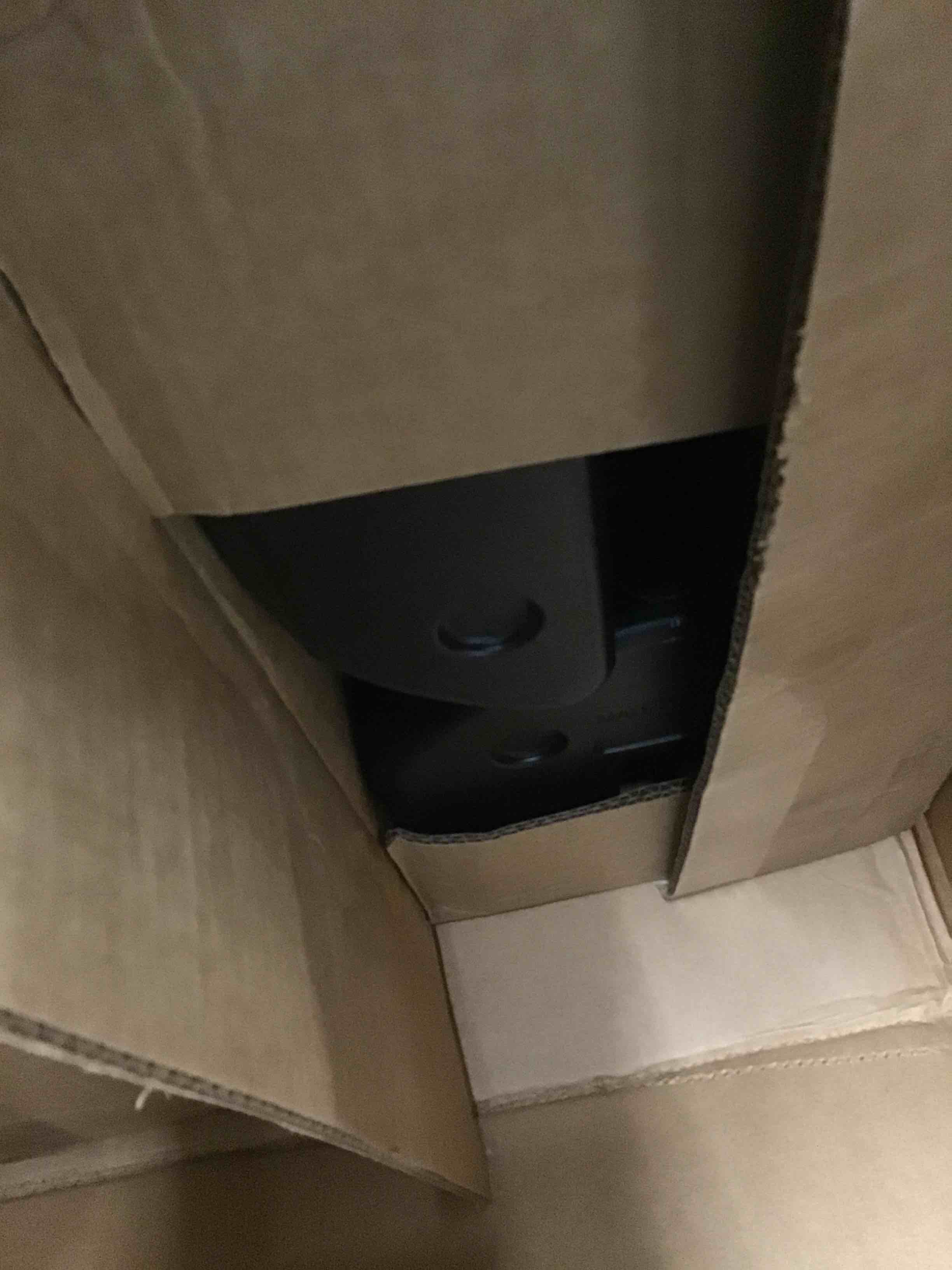 https://s3.amazonaws.com/lotting-images-prod/bidfta/RED5310497_1702994397690.jpeg