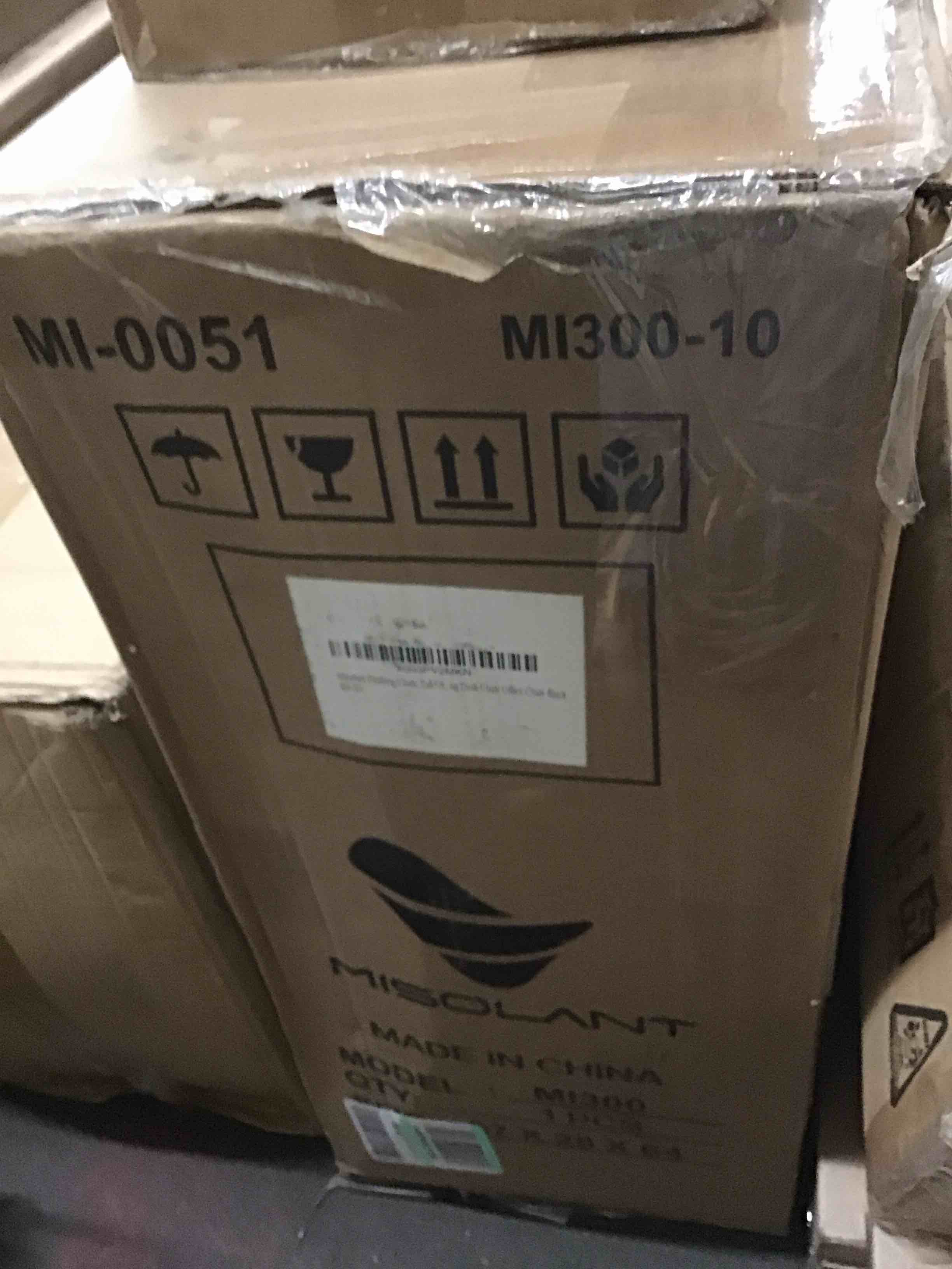 https://s3.amazonaws.com/lotting-images-prod/bidfta/RED5310793_1704465308518.jpeg