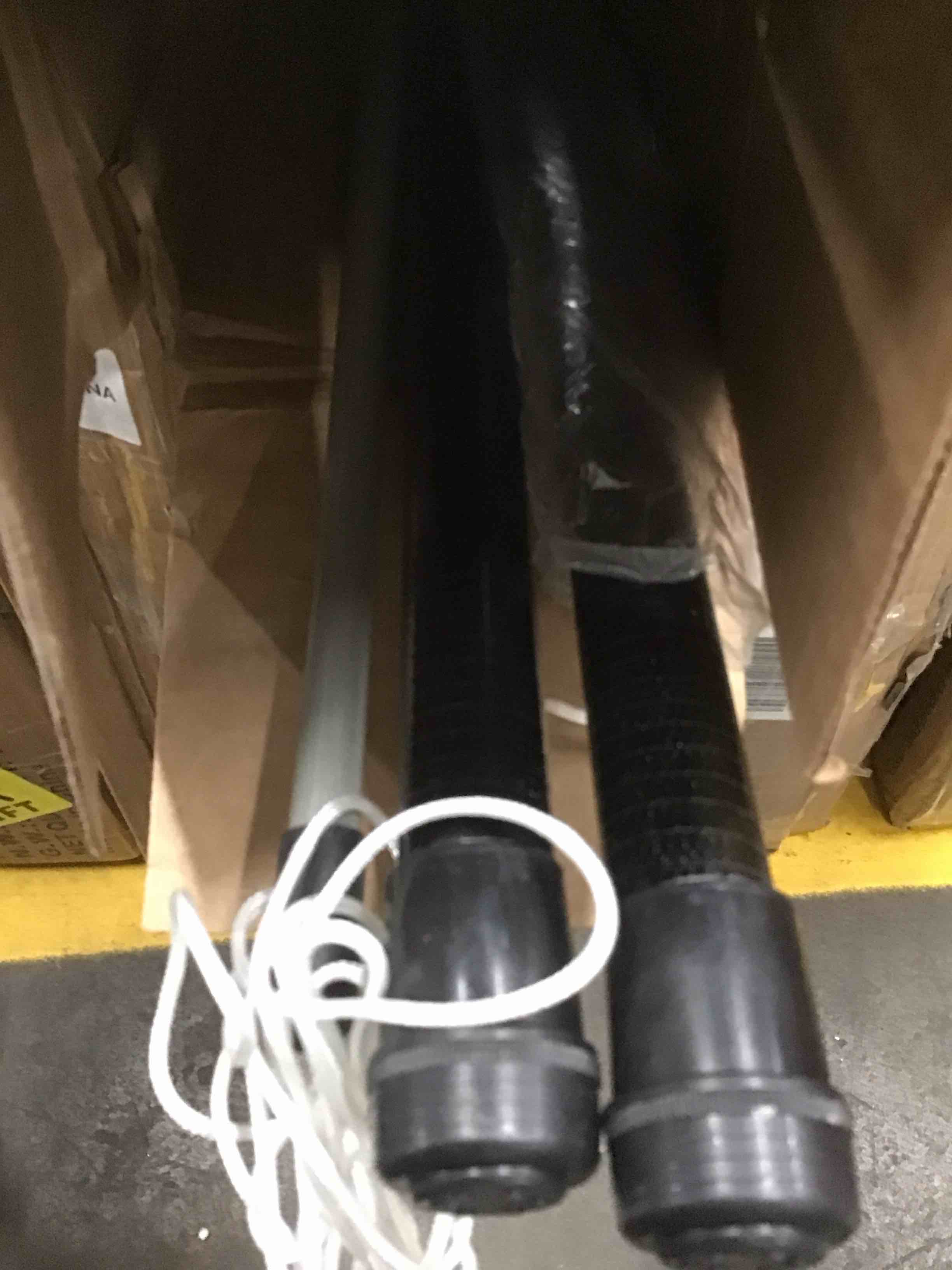 https://s3.amazonaws.com/lotting-images-prod/bidfta/RED5311748_1710863579147.jpeg