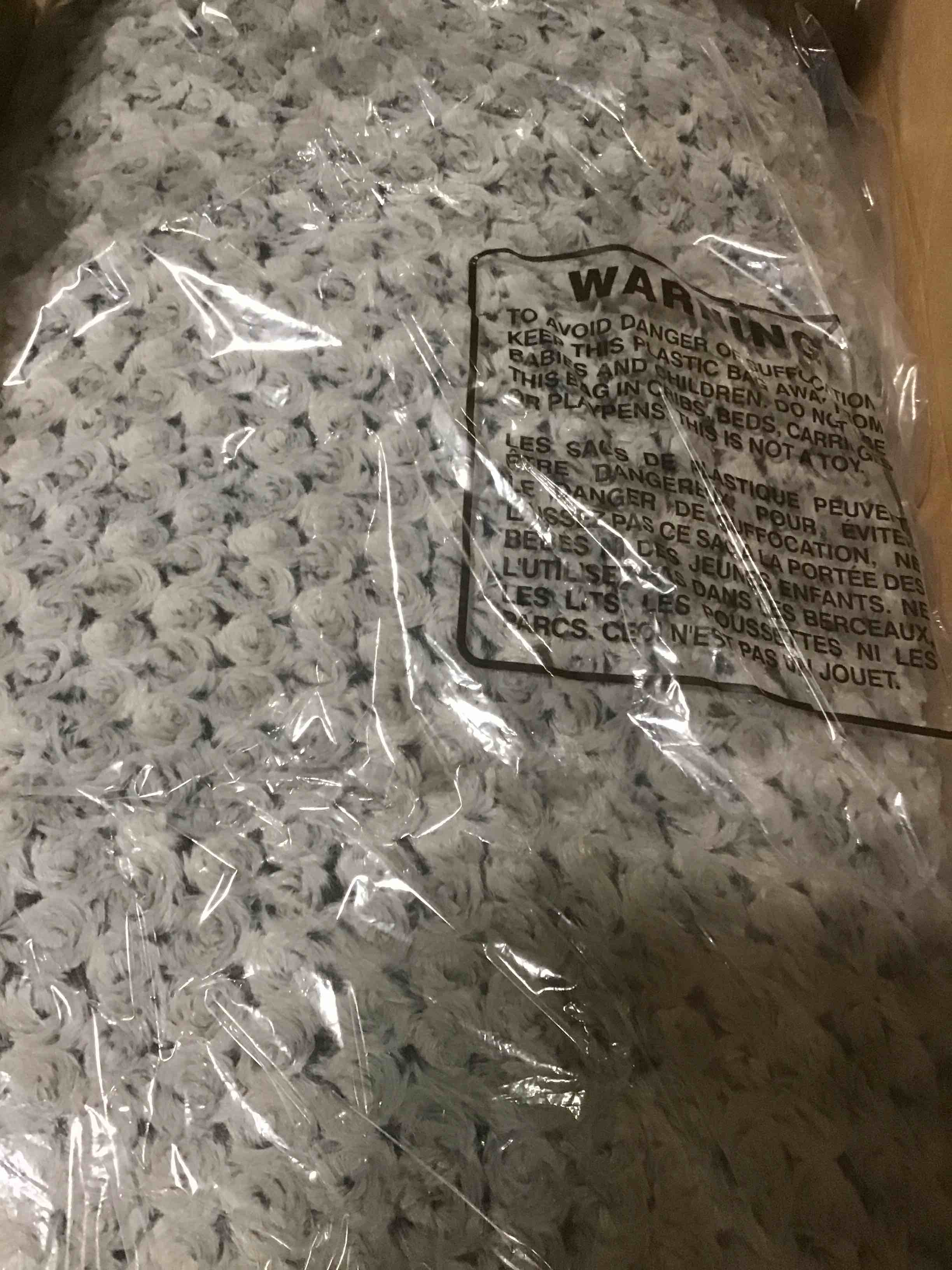 https://s3.amazonaws.com/lotting-images-prod/bidfta/RED5312000_1703250293908.jpeg