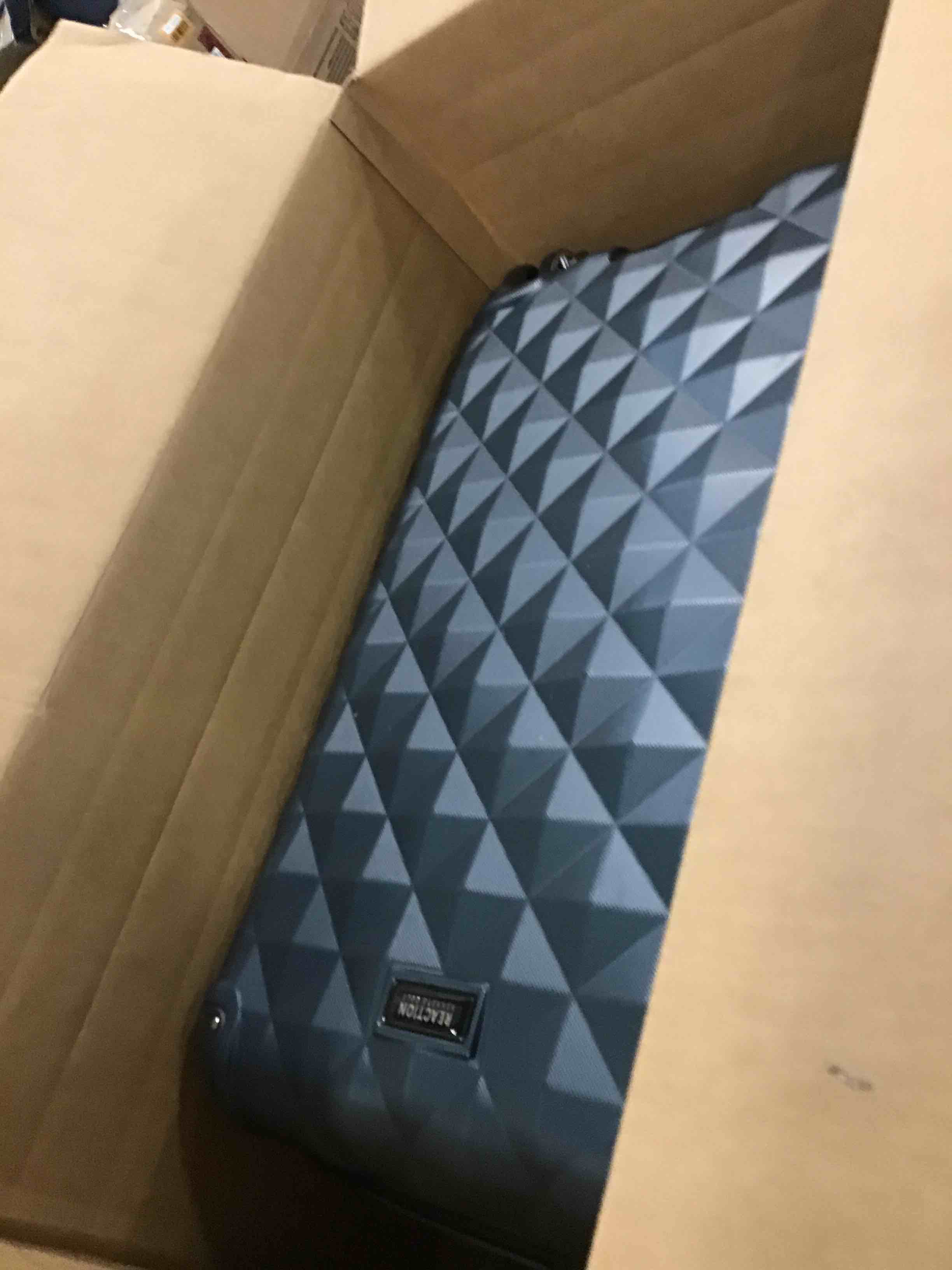 https://s3.amazonaws.com/lotting-images-prod/bidfta/RED5312948_1703610875708.jpeg
