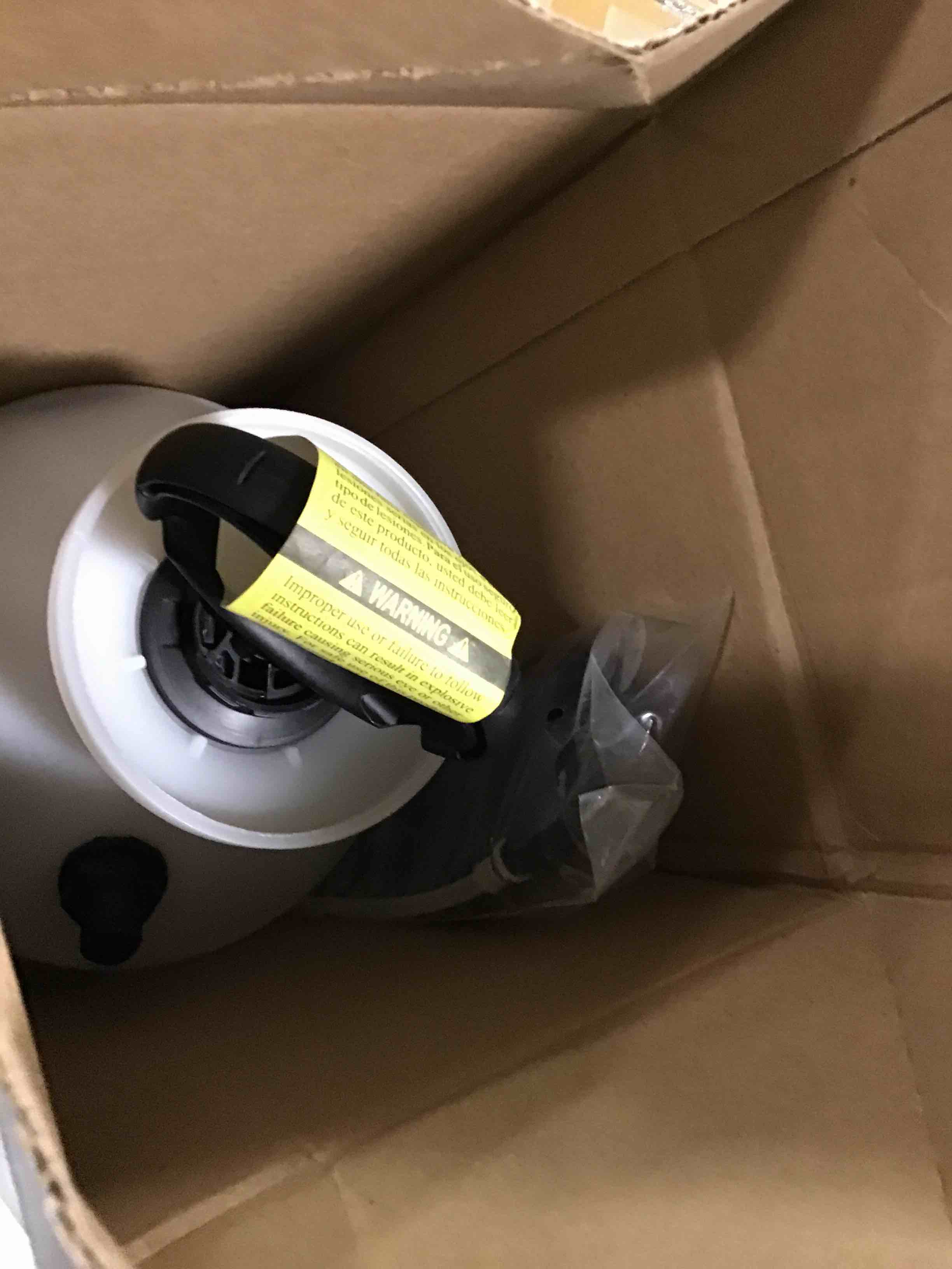 https://s3.amazonaws.com/lotting-images-prod/bidfta/RED5313095_1703680859141.jpeg