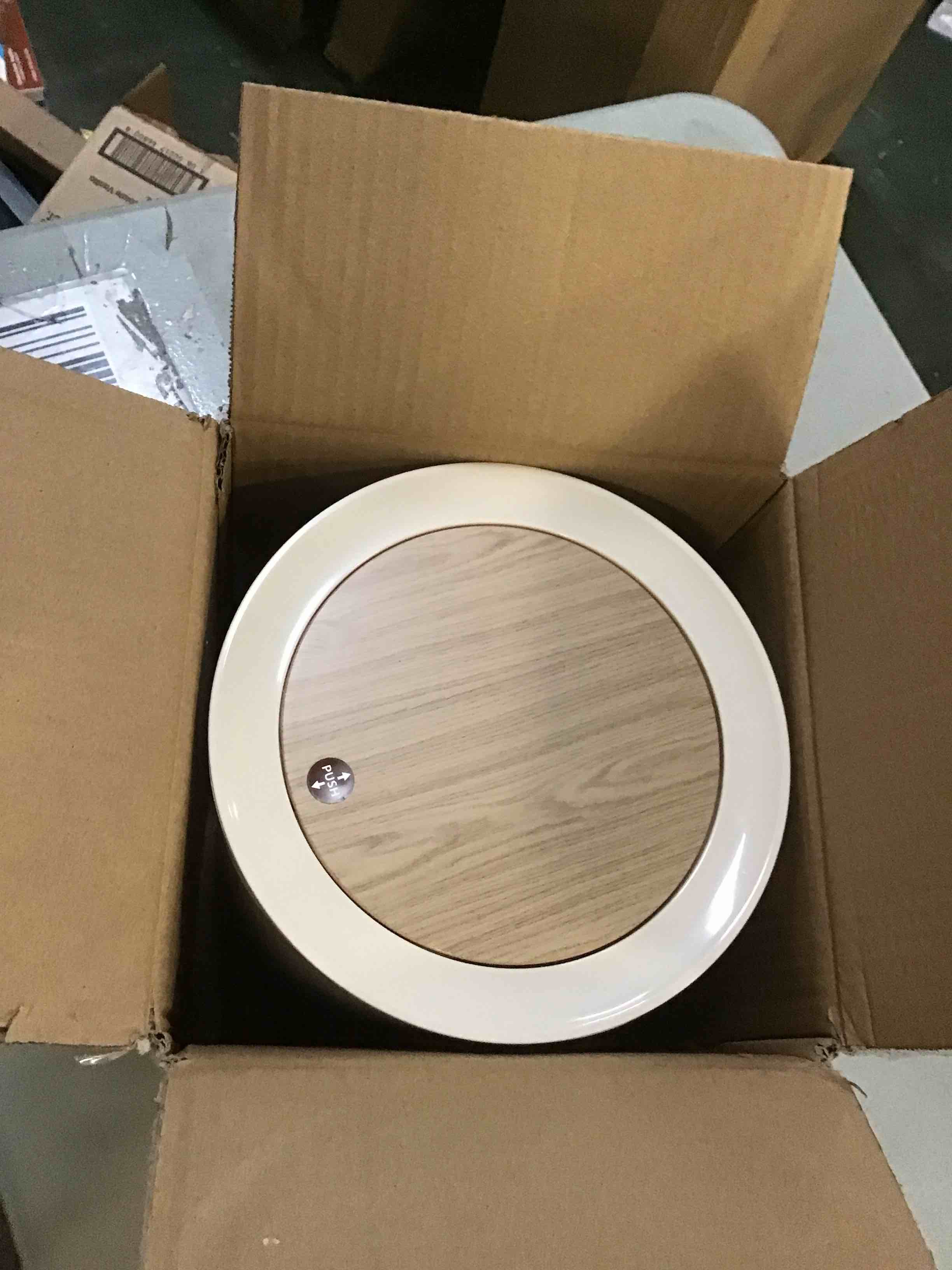 https://s3.amazonaws.com/lotting-images-prod/bidfta/RED5314072_1703616077847.jpeg