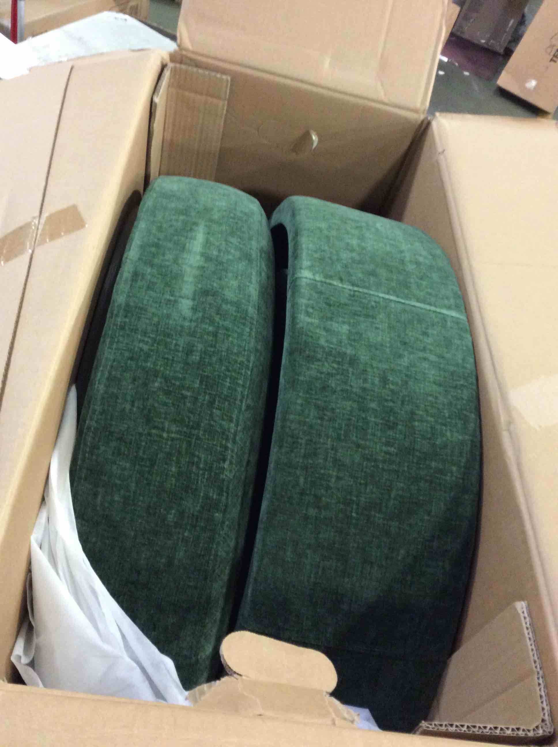 https://s3.amazonaws.com/lotting-images-prod/bidfta/RED5314371_1703778006843.jpeg