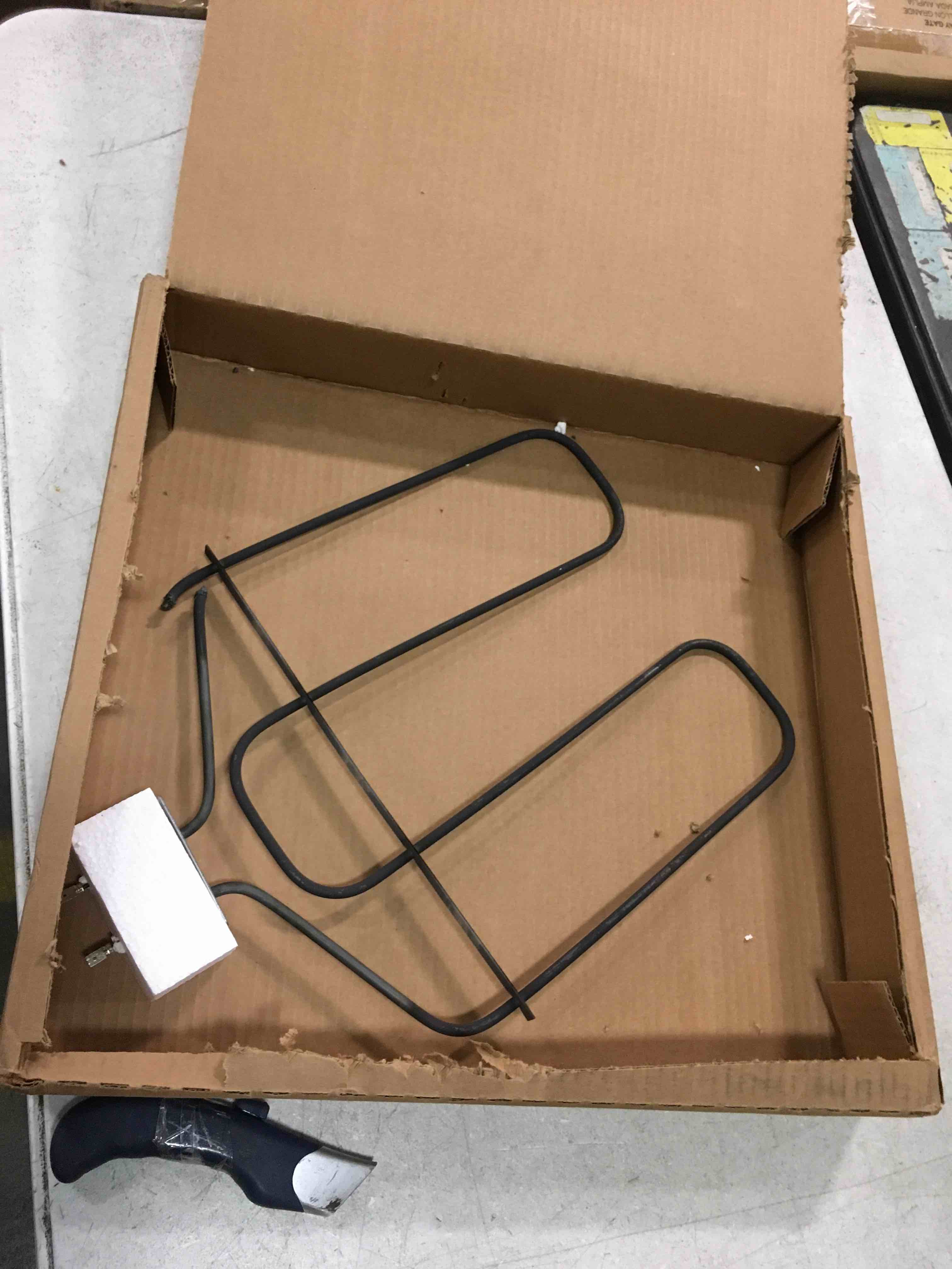 https://s3.amazonaws.com/lotting-images-prod/bidfta/RED5314504_1703854734195.jpeg