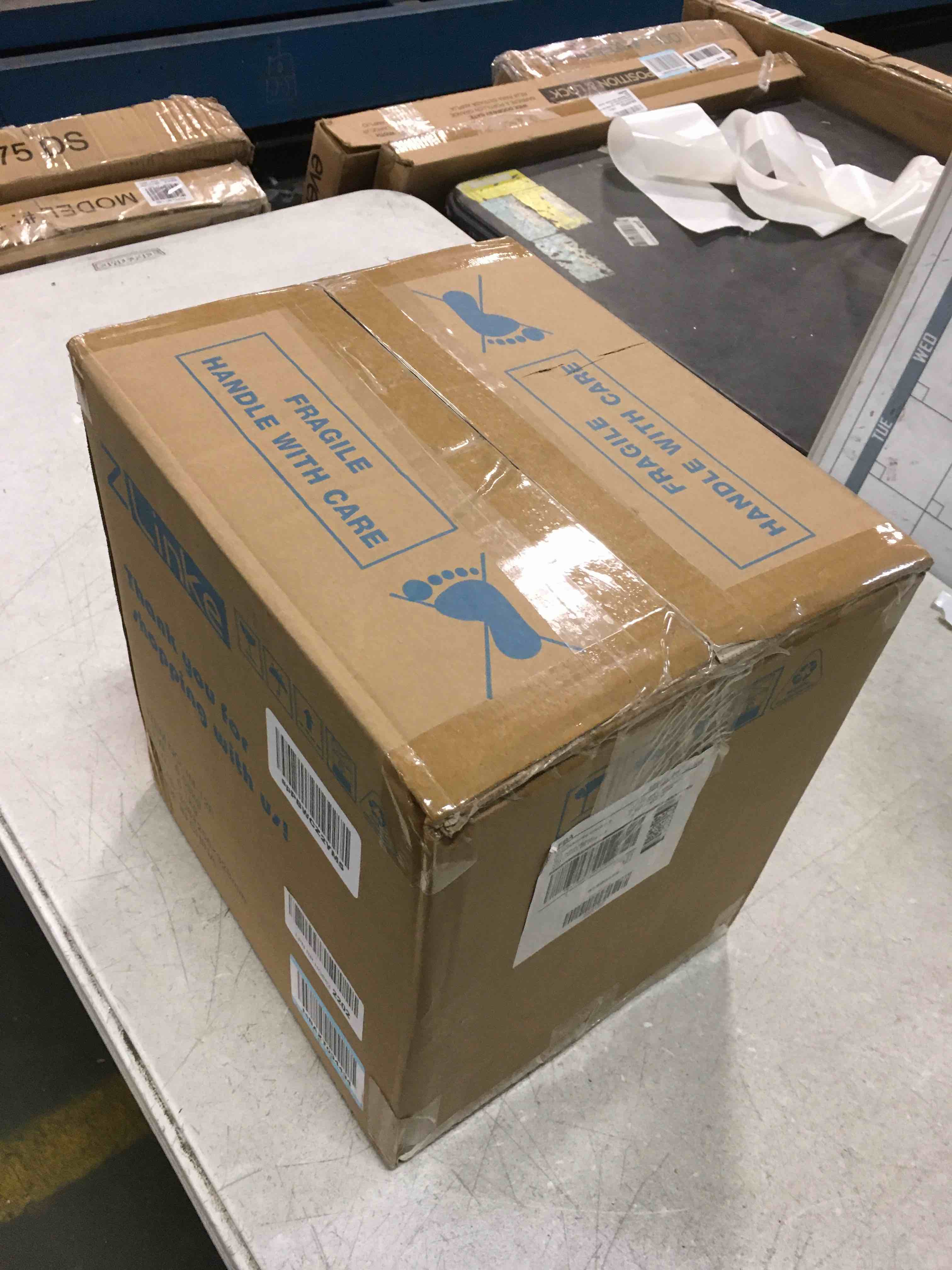 https://s3.amazonaws.com/lotting-images-prod/bidfta/RED5314509_1703855369934.jpeg