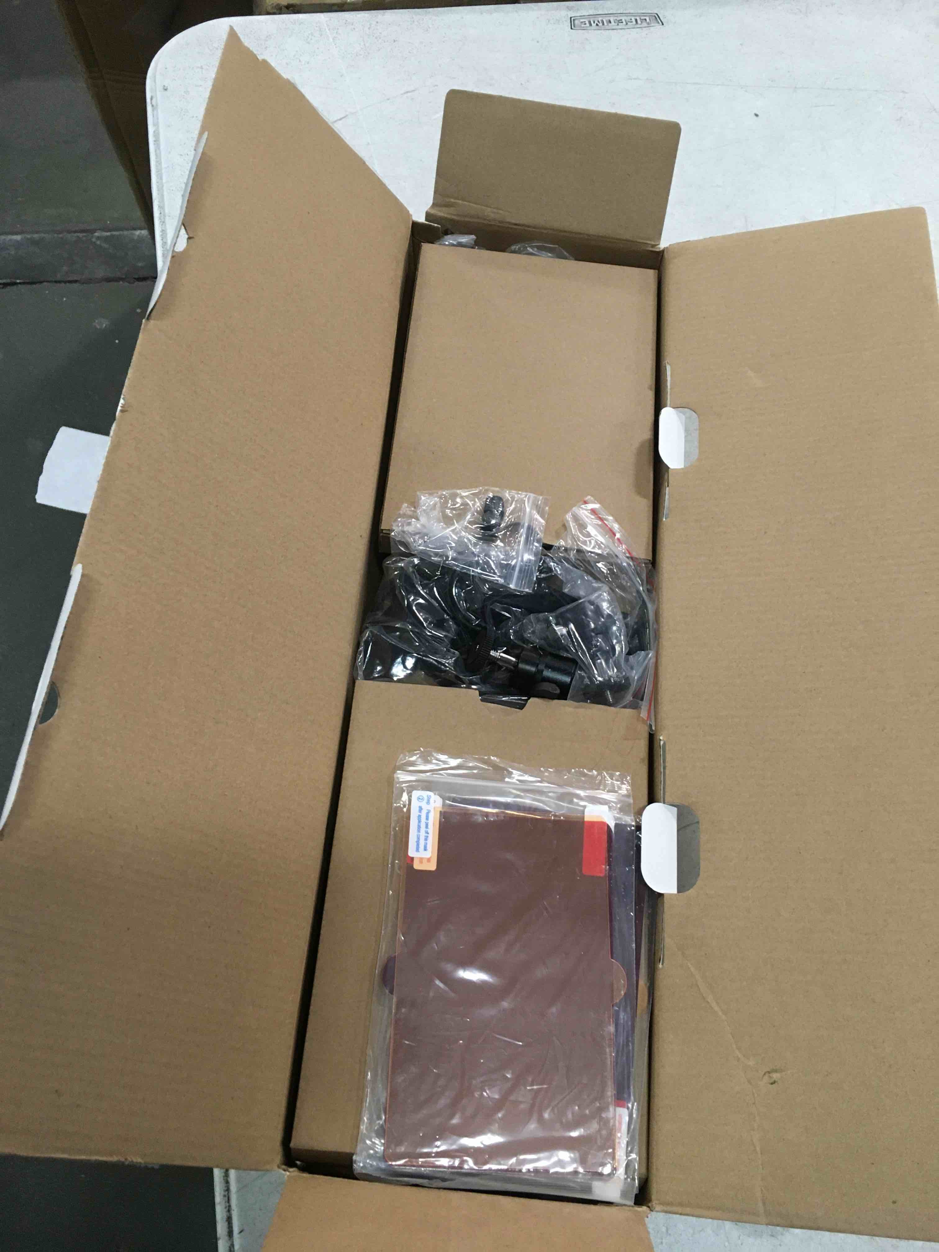 https://s3.amazonaws.com/lotting-images-prod/bidfta/RED5314537_1703859198172.jpeg