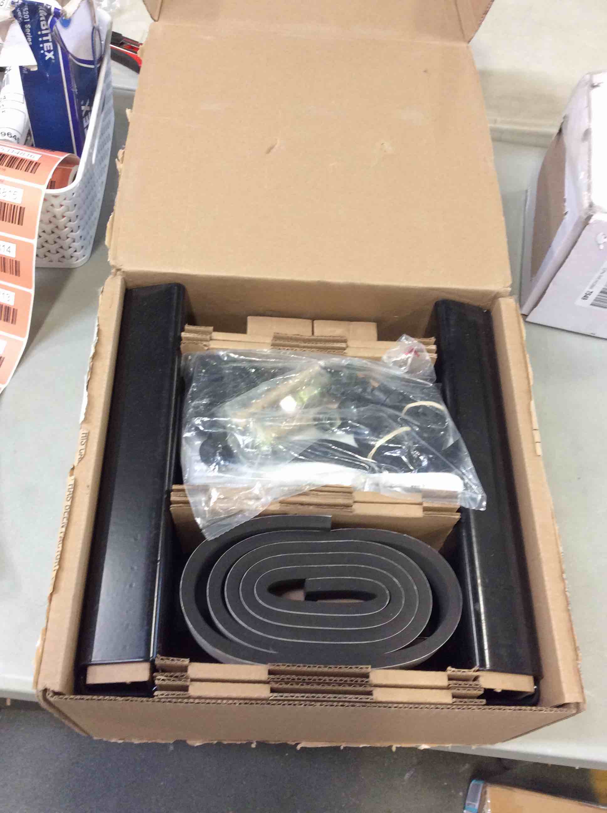 https://s3.amazonaws.com/lotting-images-prod/bidfta/RED5314809_1704388750447.jpeg