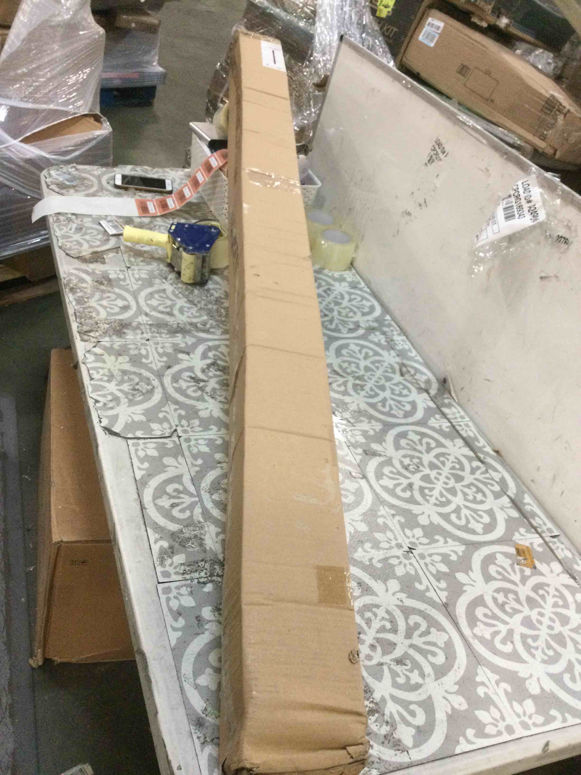 https://s3.amazonaws.com/lotting-images-prod/bidfta/RED5314885_1704457861492.jpeg