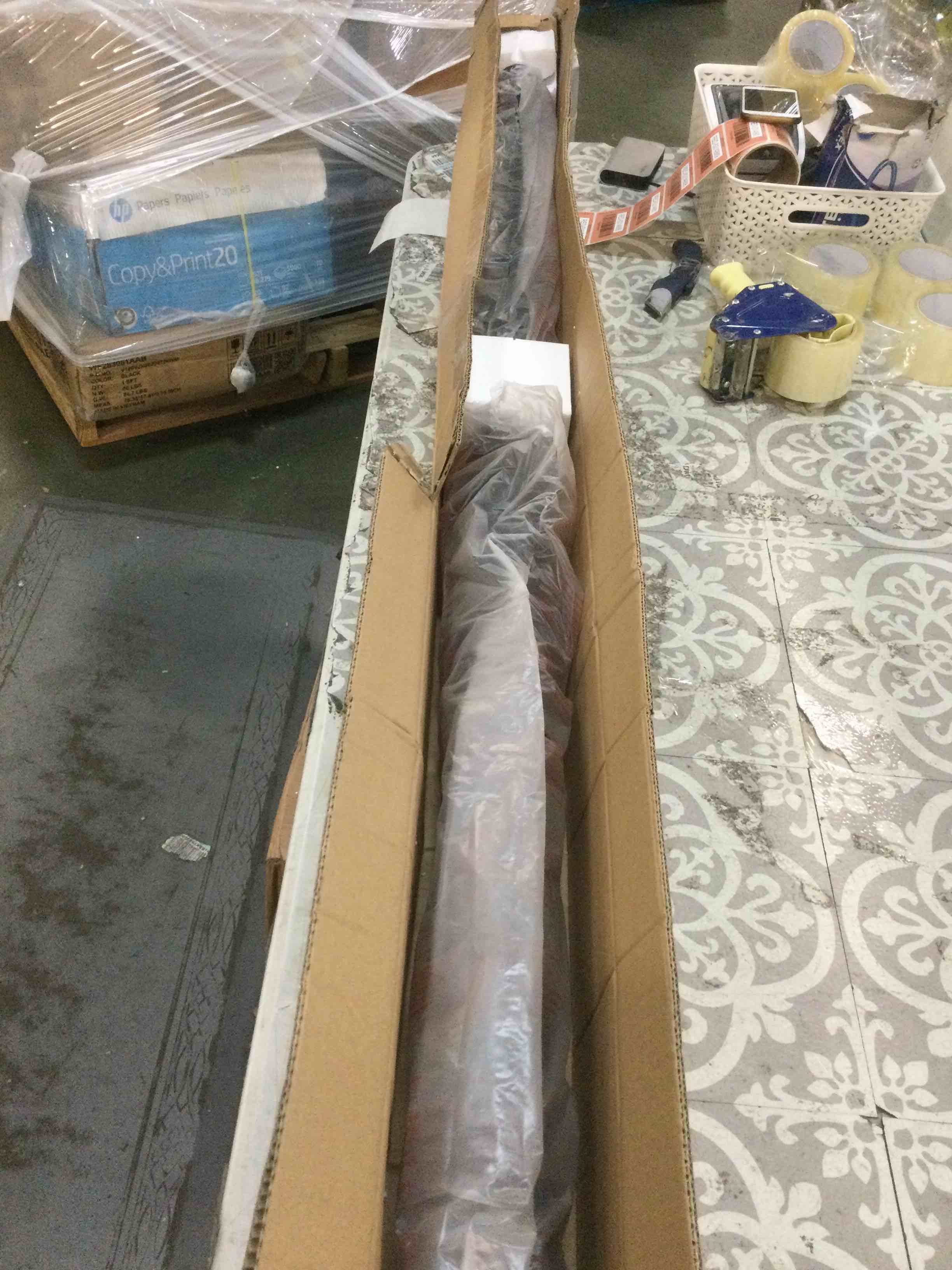 https://s3.amazonaws.com/lotting-images-prod/bidfta/RED5314885_1704457928428.jpeg
