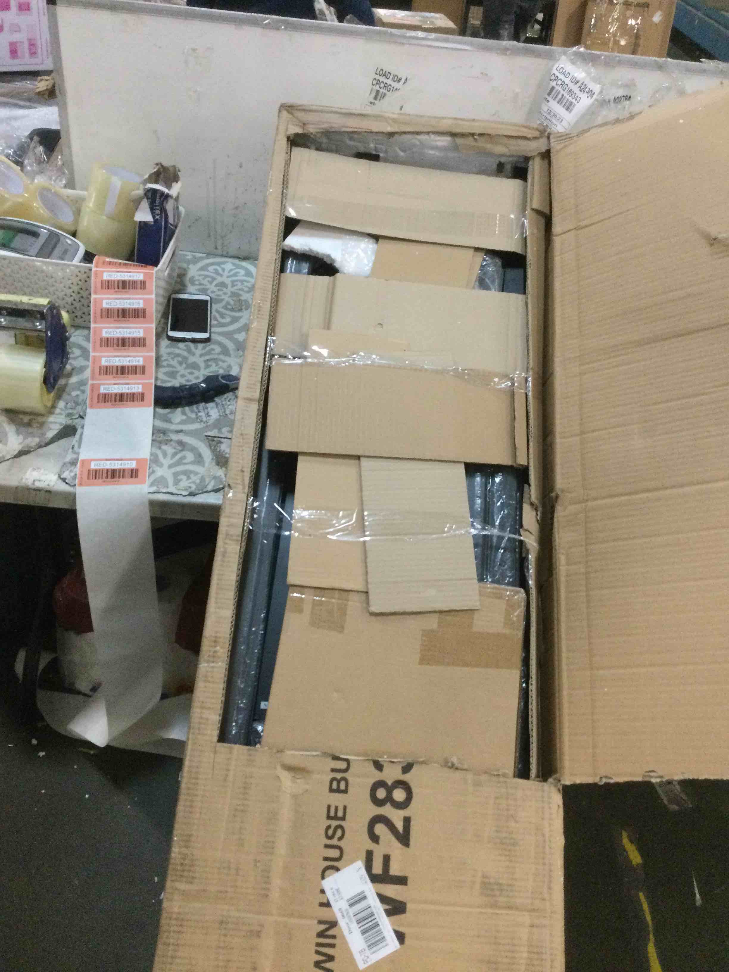 https://s3.amazonaws.com/lotting-images-prod/bidfta/RED5314913_1704462769606.jpeg