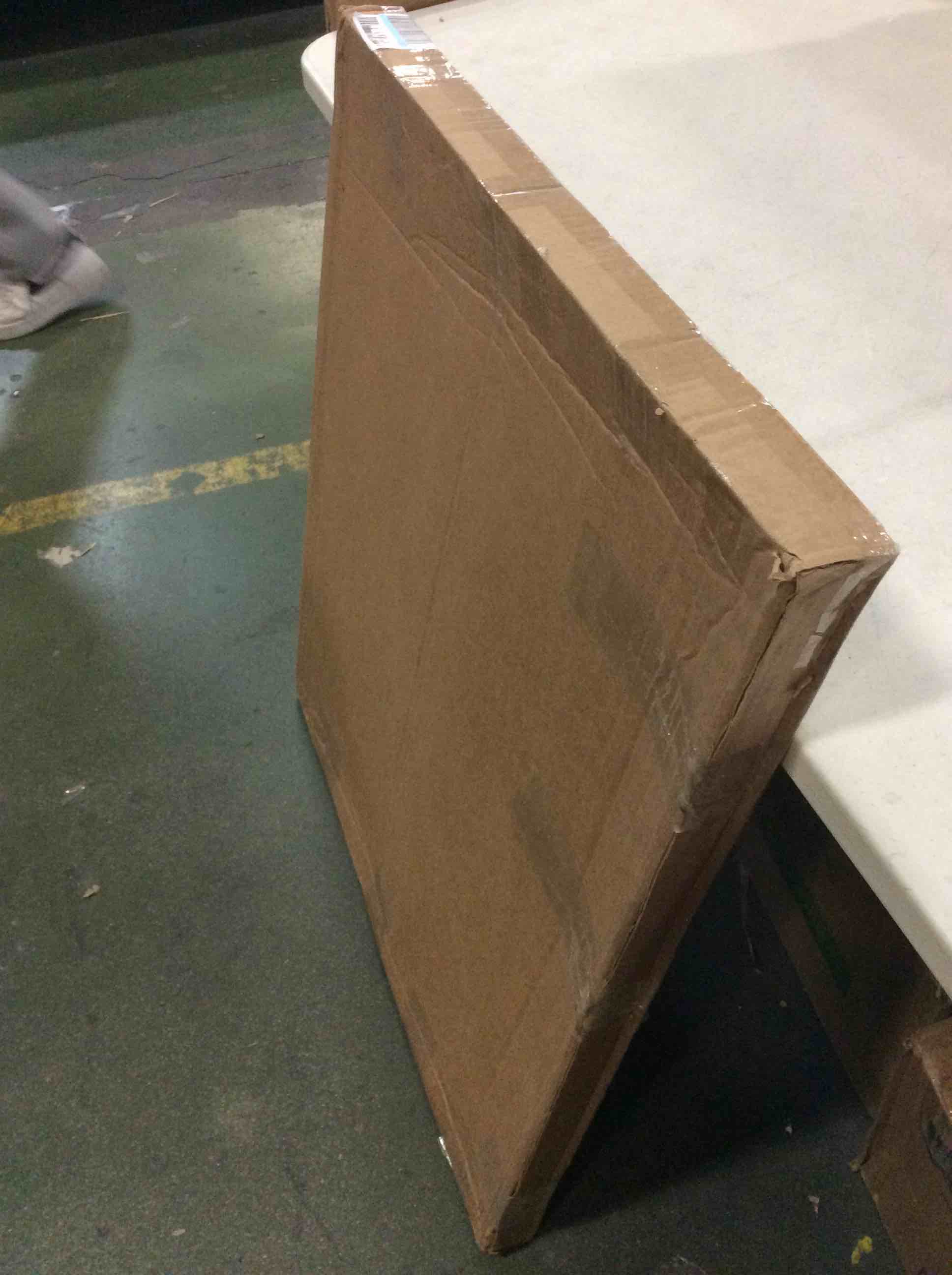 https://s3.amazonaws.com/lotting-images-prod/bidfta/RED5315132_1703191394548.jpeg