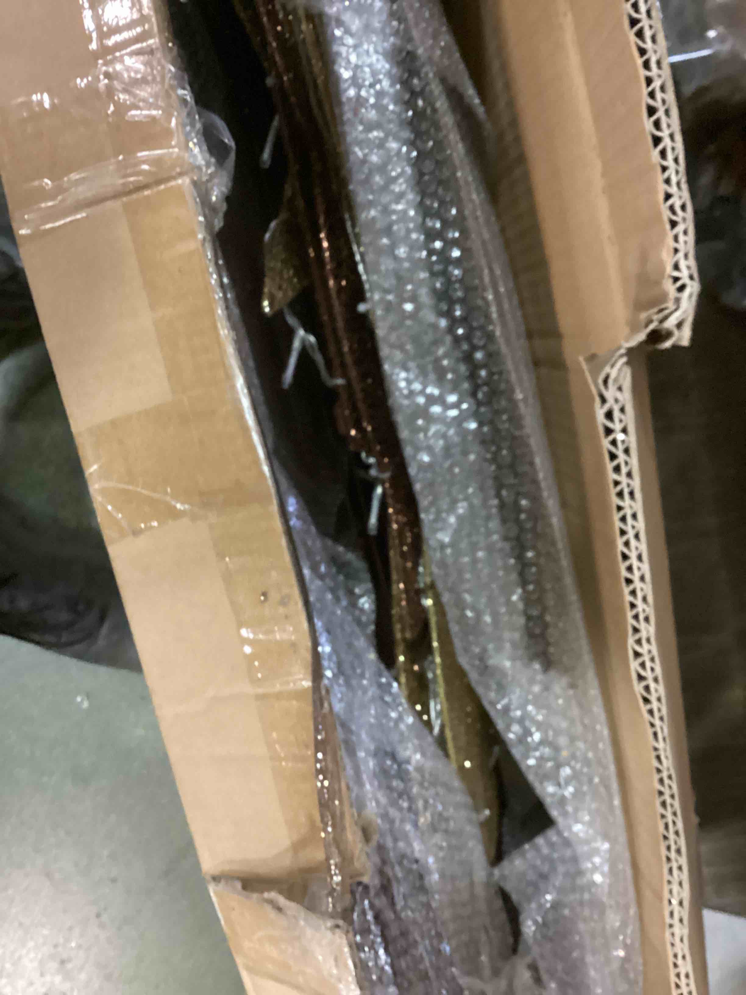 https://s3.amazonaws.com/lotting-images-prod/bidfta/RED5315250_1703609908625.jpeg