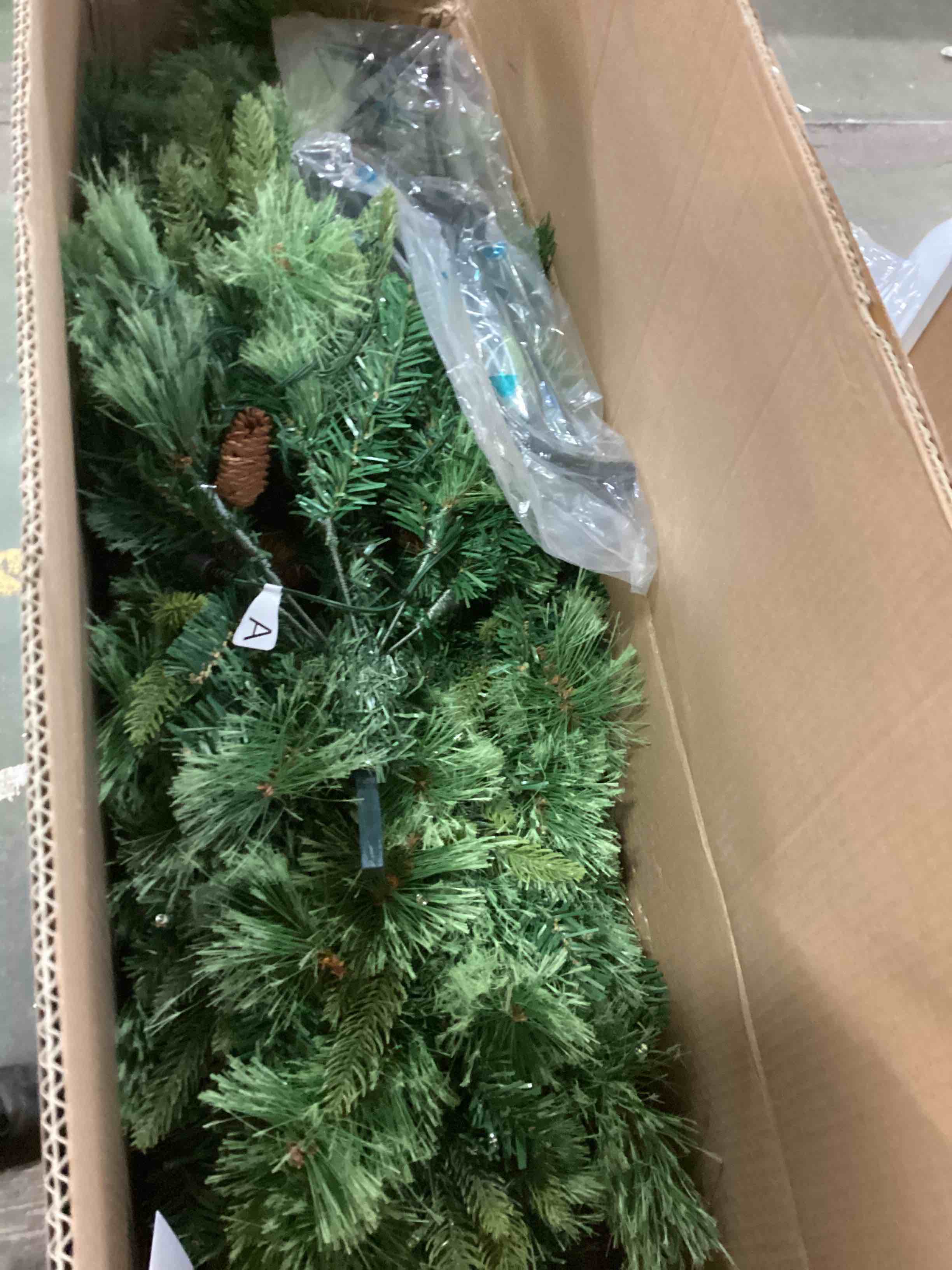 https://s3.amazonaws.com/lotting-images-prod/bidfta/RED5315302_1703617546957.jpeg