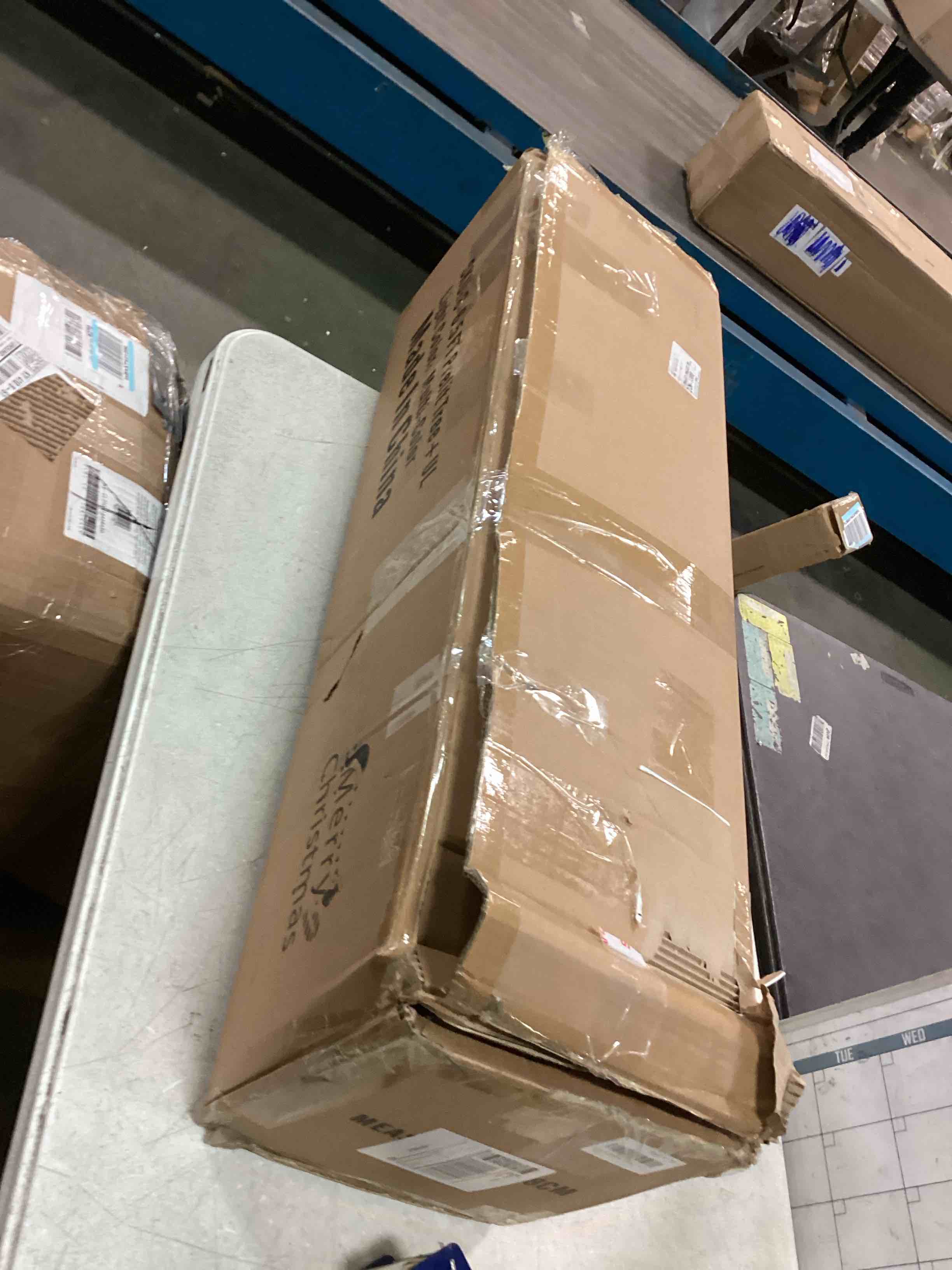 https://s3.amazonaws.com/lotting-images-prod/bidfta/RED5315643_1703766019109.jpeg
