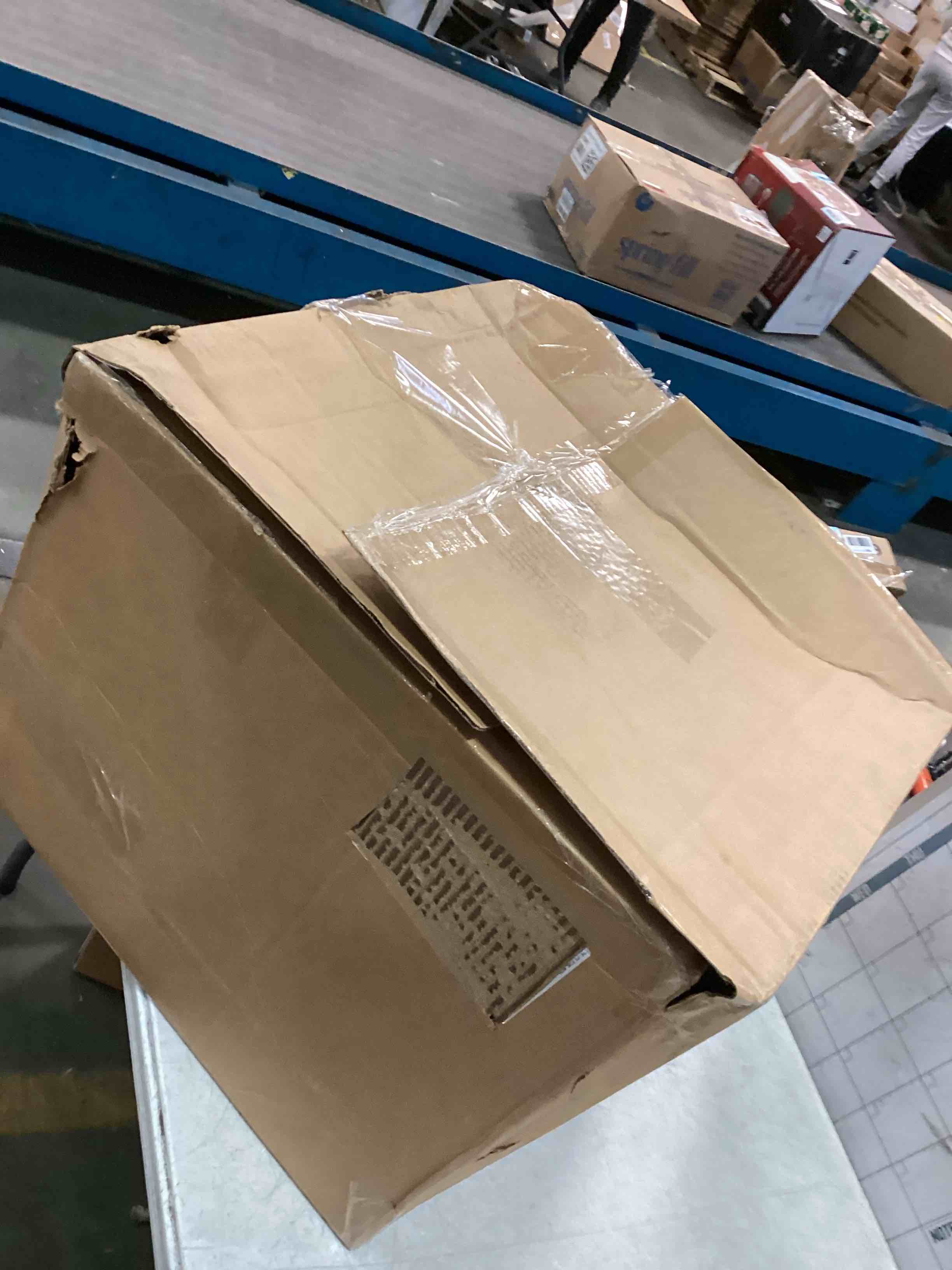 https://s3.amazonaws.com/lotting-images-prod/bidfta/RED5315727_1703775364211.jpeg