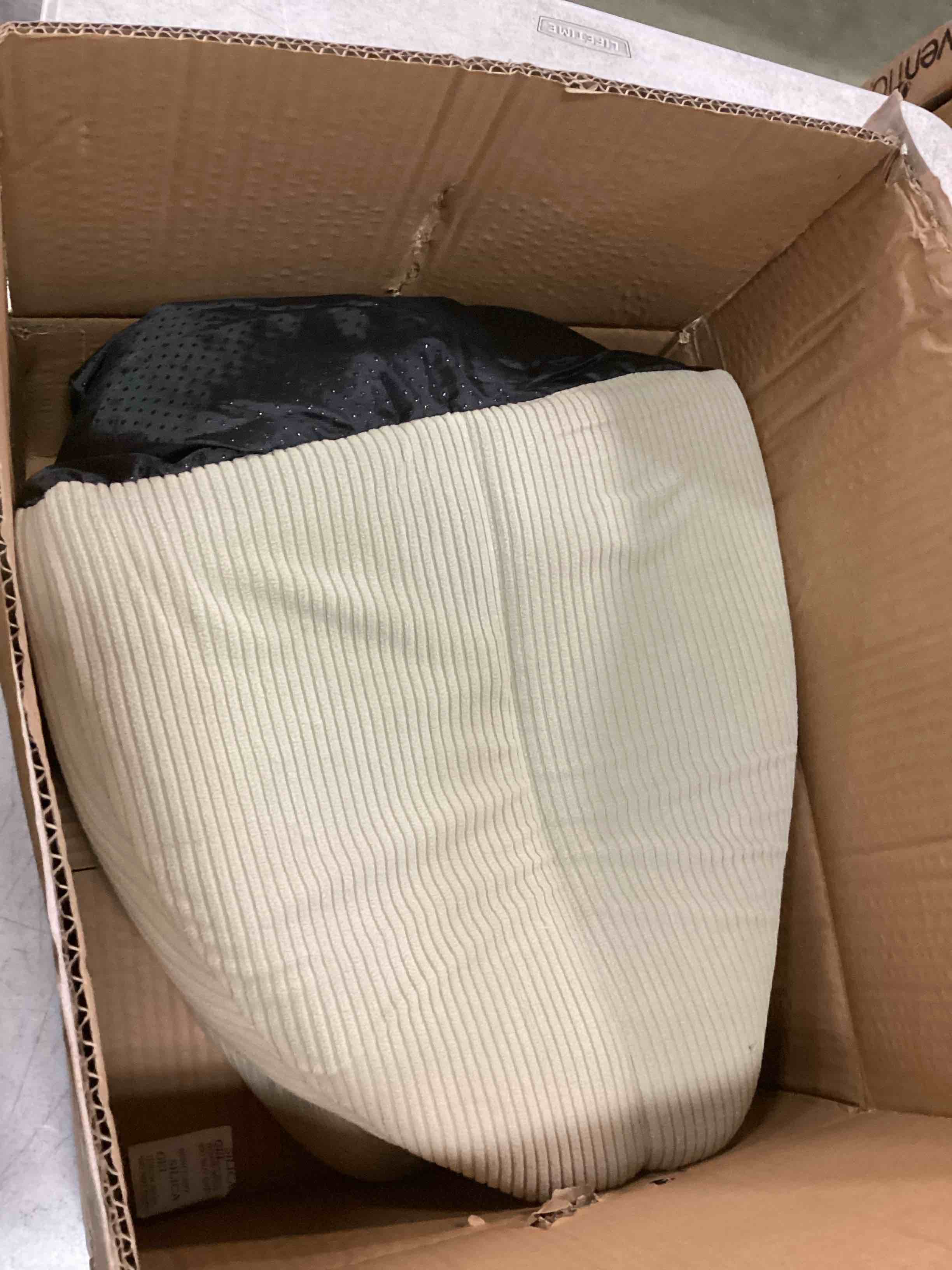 https://s3.amazonaws.com/lotting-images-prod/bidfta/RED5315789_1703782026558.jpeg