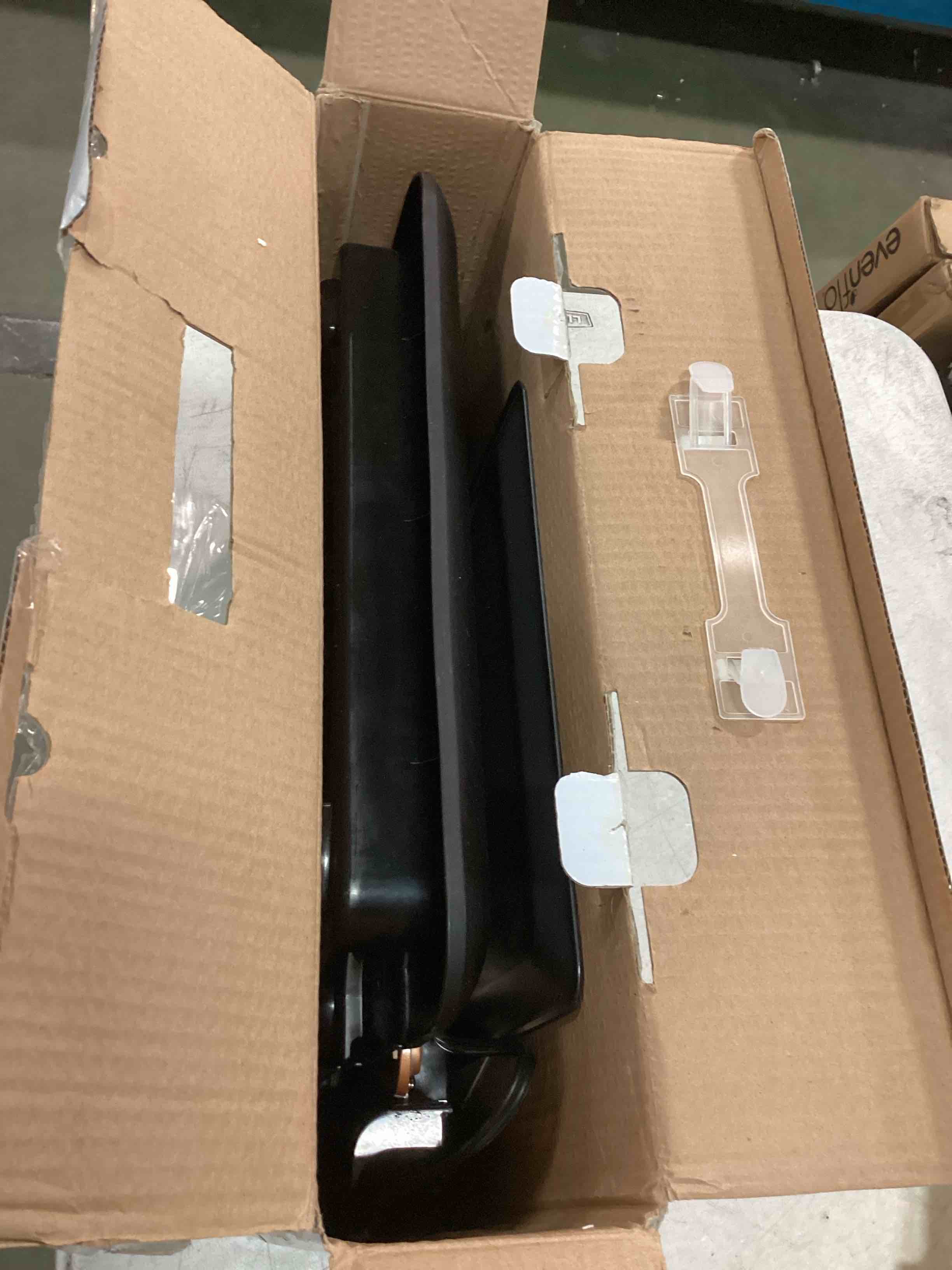 https://s3.amazonaws.com/lotting-images-prod/bidfta/RED5315802_1703783004360.jpeg
