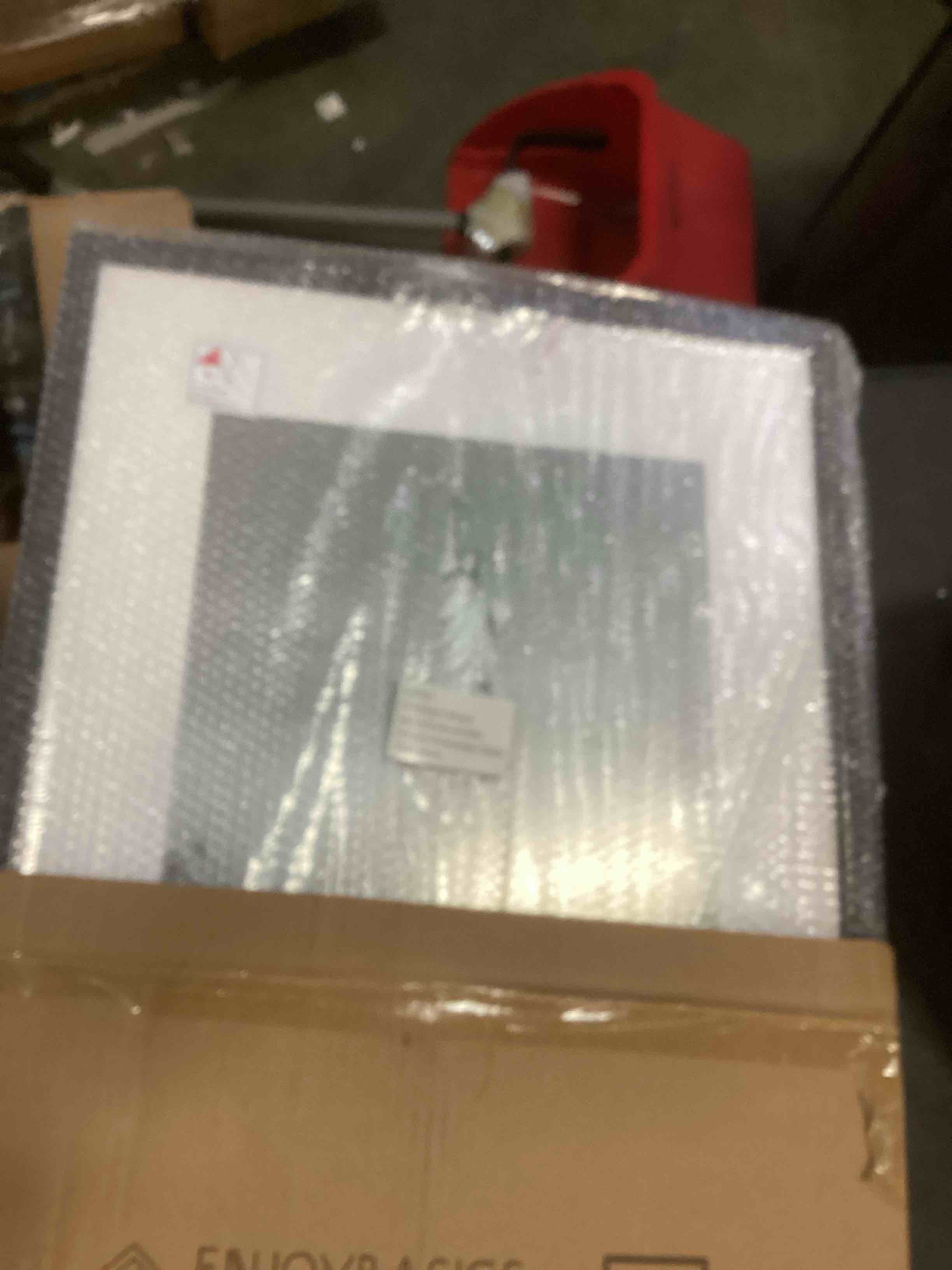 https://s3.amazonaws.com/lotting-images-prod/bidfta/RED5316031_1703858978963.jpeg