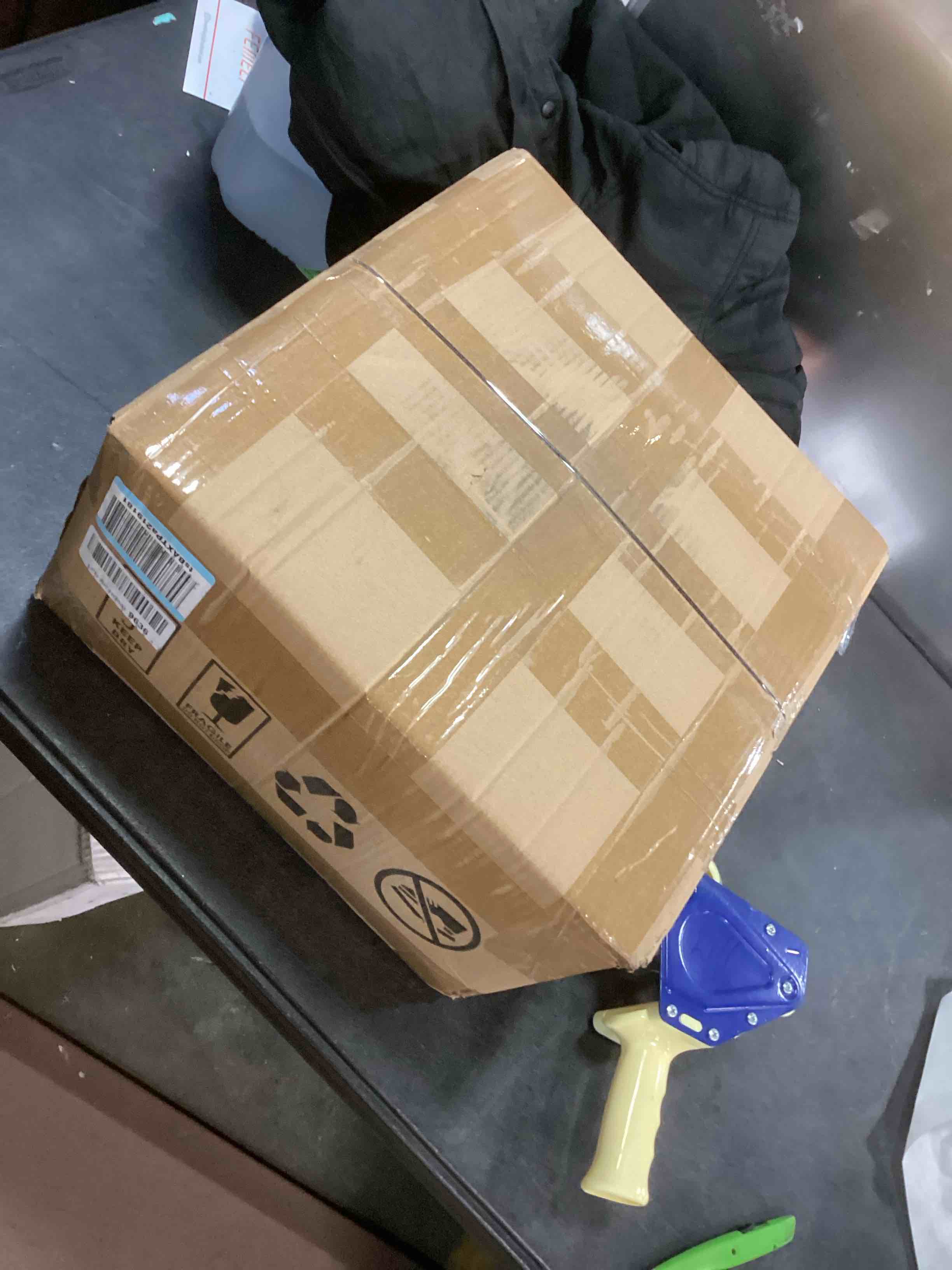 https://s3.amazonaws.com/lotting-images-prod/bidfta/RED5316032_1703859037065.jpeg