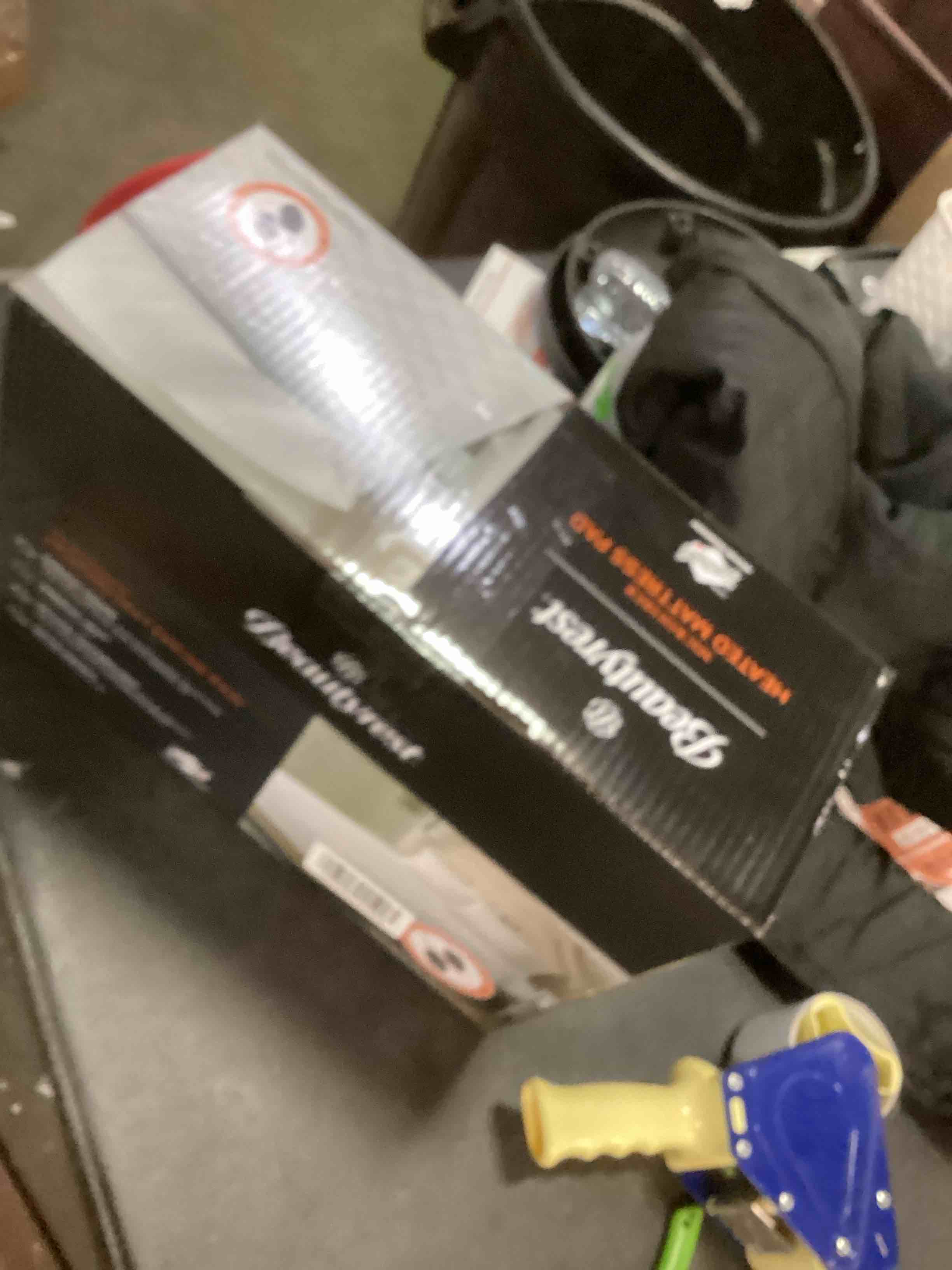 https://s3.amazonaws.com/lotting-images-prod/bidfta/RED5316047_1703860260417.jpeg