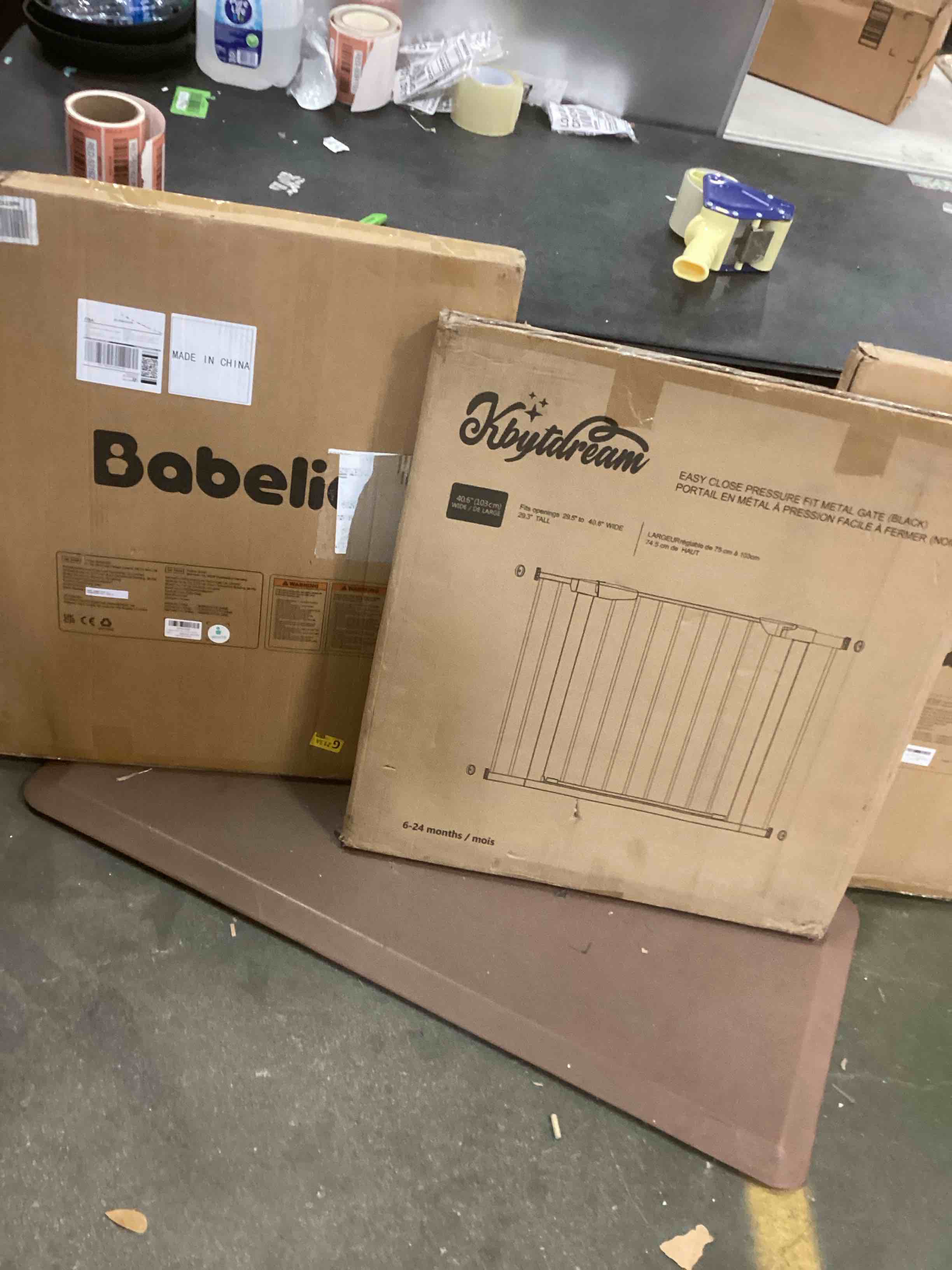 https://s3.amazonaws.com/lotting-images-prod/bidfta/RED5316232_1703881060496.jpeg
