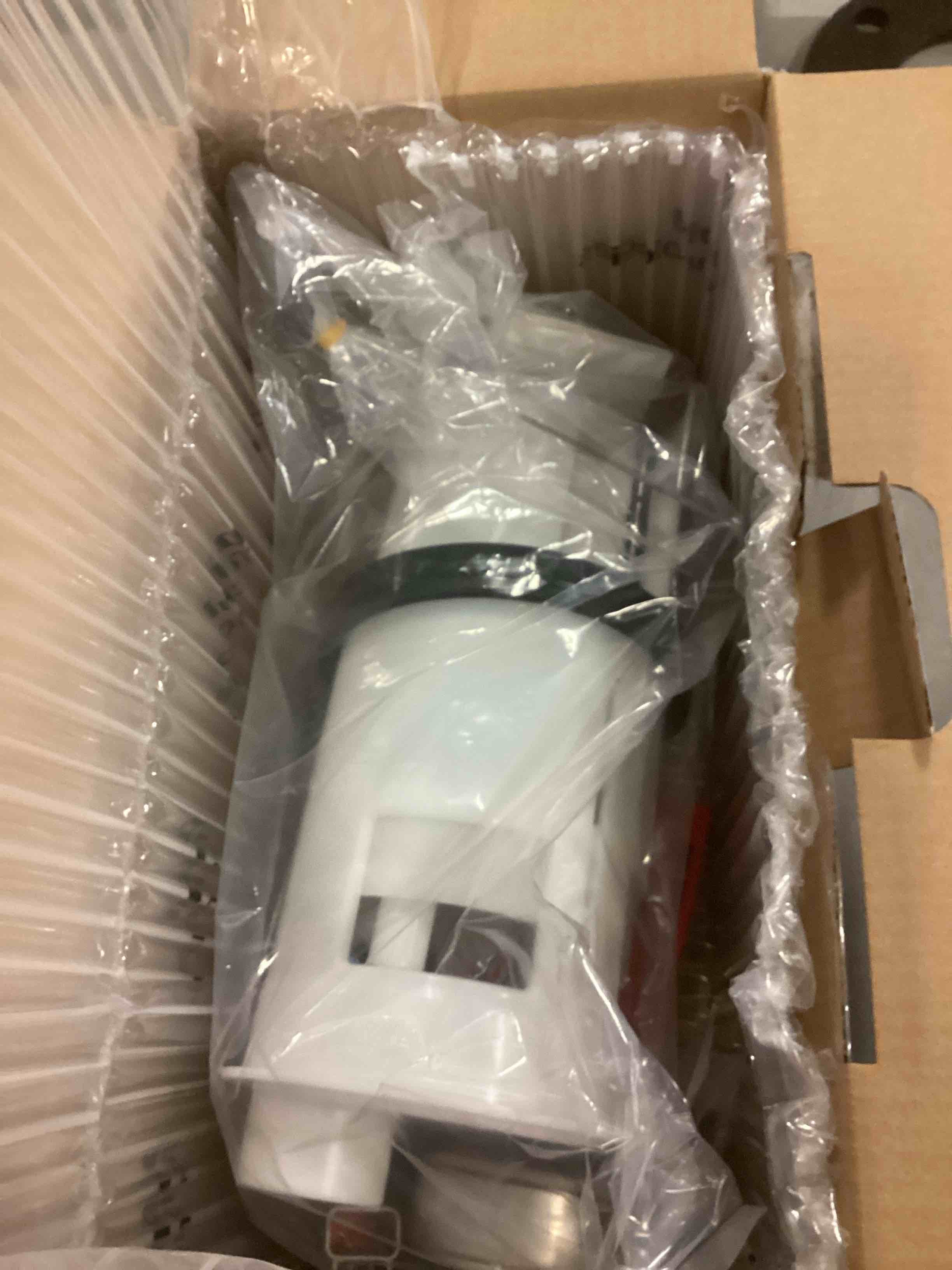 https://s3.amazonaws.com/lotting-images-prod/bidfta/RED5316513_1702907065754.jpeg