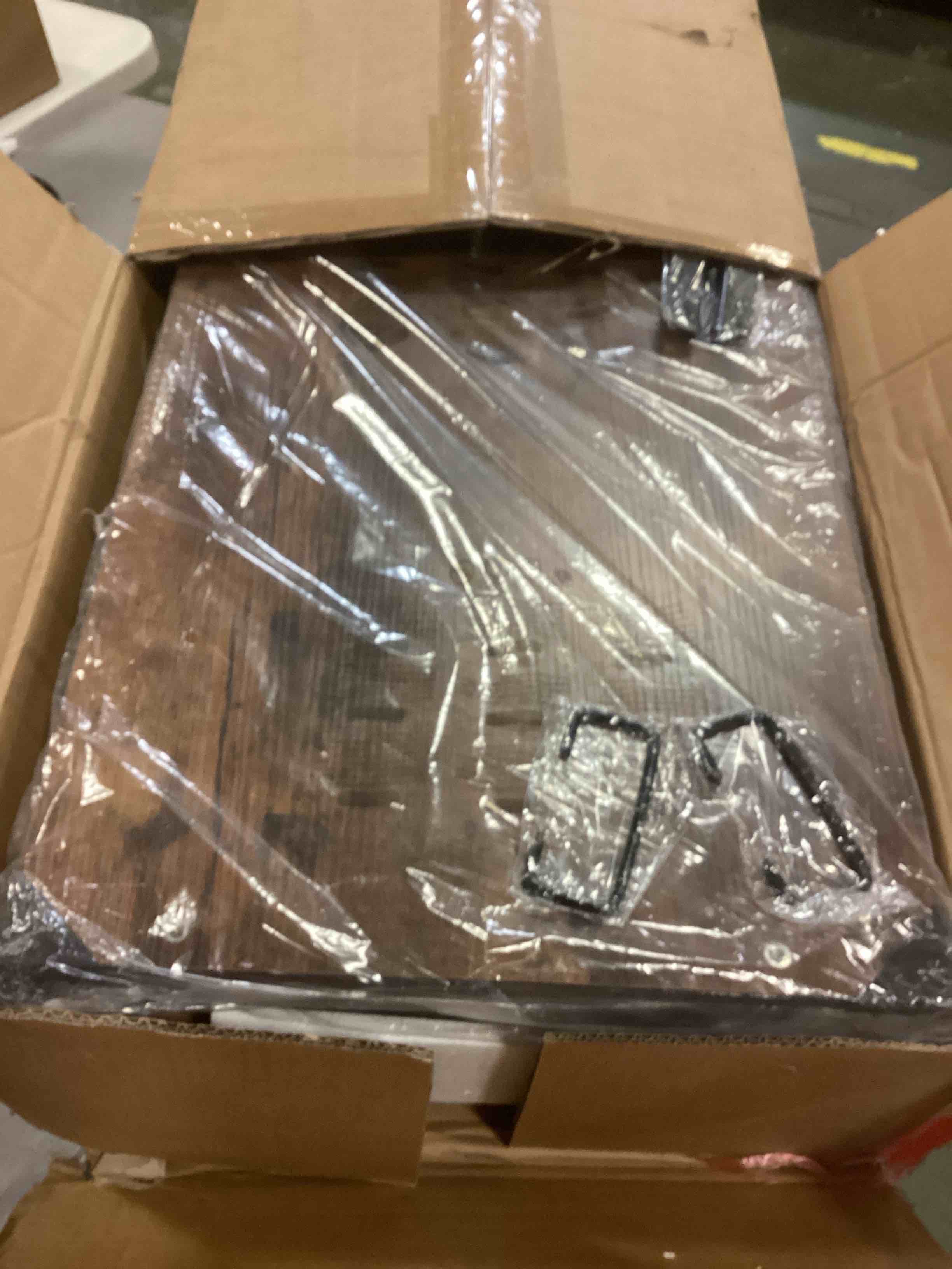 https://s3.amazonaws.com/lotting-images-prod/bidfta/RED5316553_1702910524365.jpeg