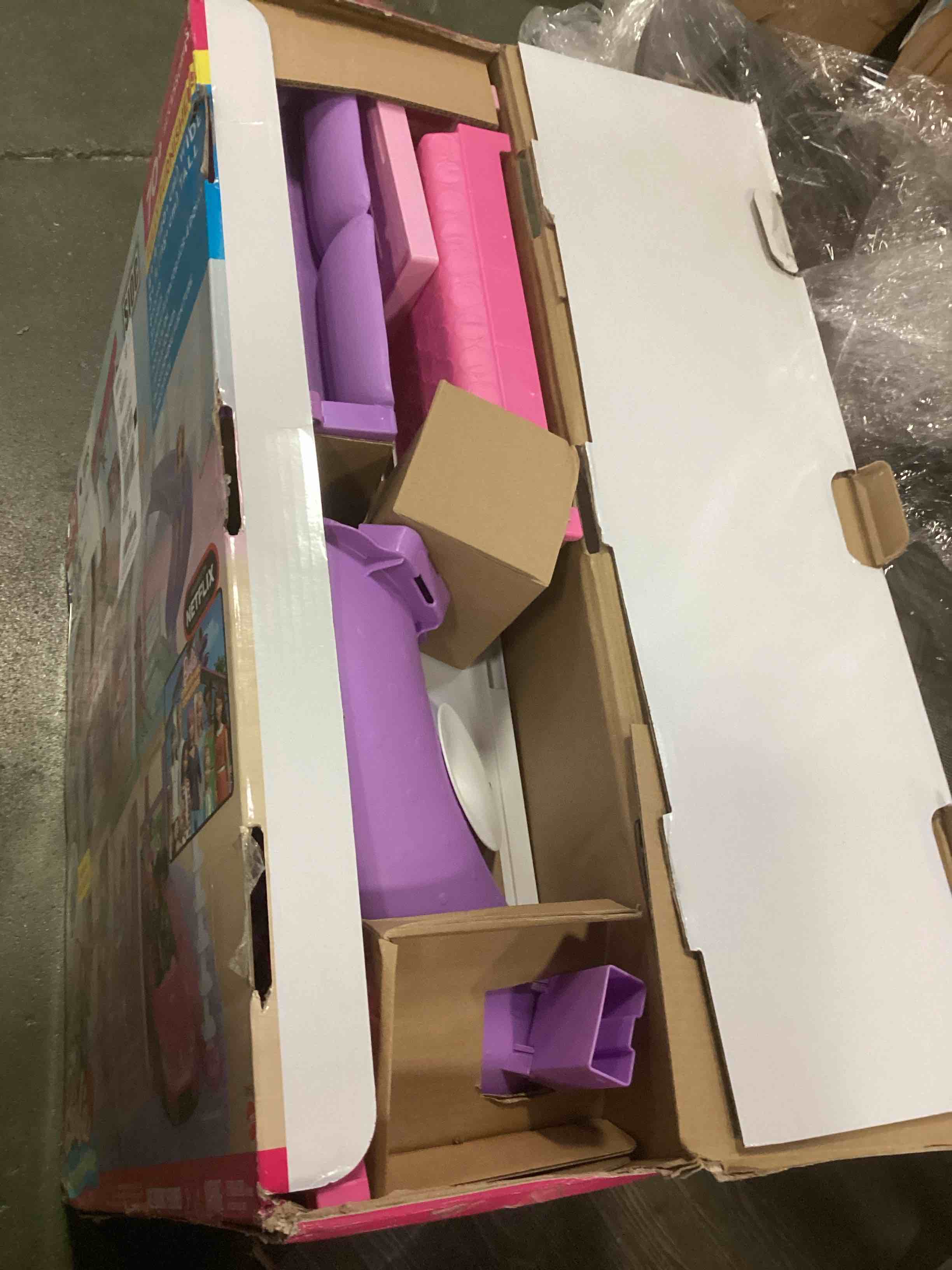 https://s3.amazonaws.com/lotting-images-prod/bidfta/RED5316559_1702911110056.jpeg