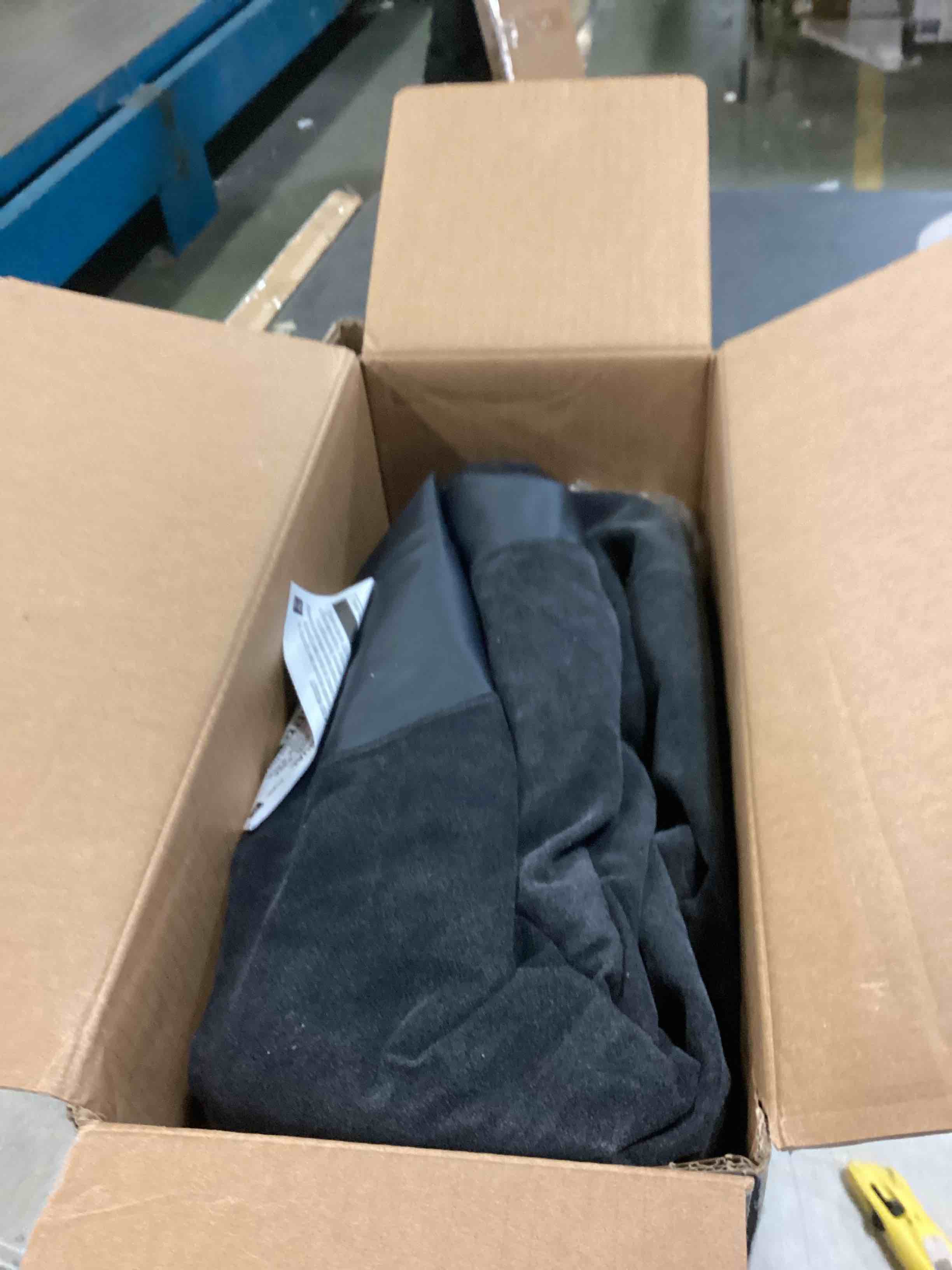 https://s3.amazonaws.com/lotting-images-prod/bidfta/RED5316939_1703019080623.jpeg
