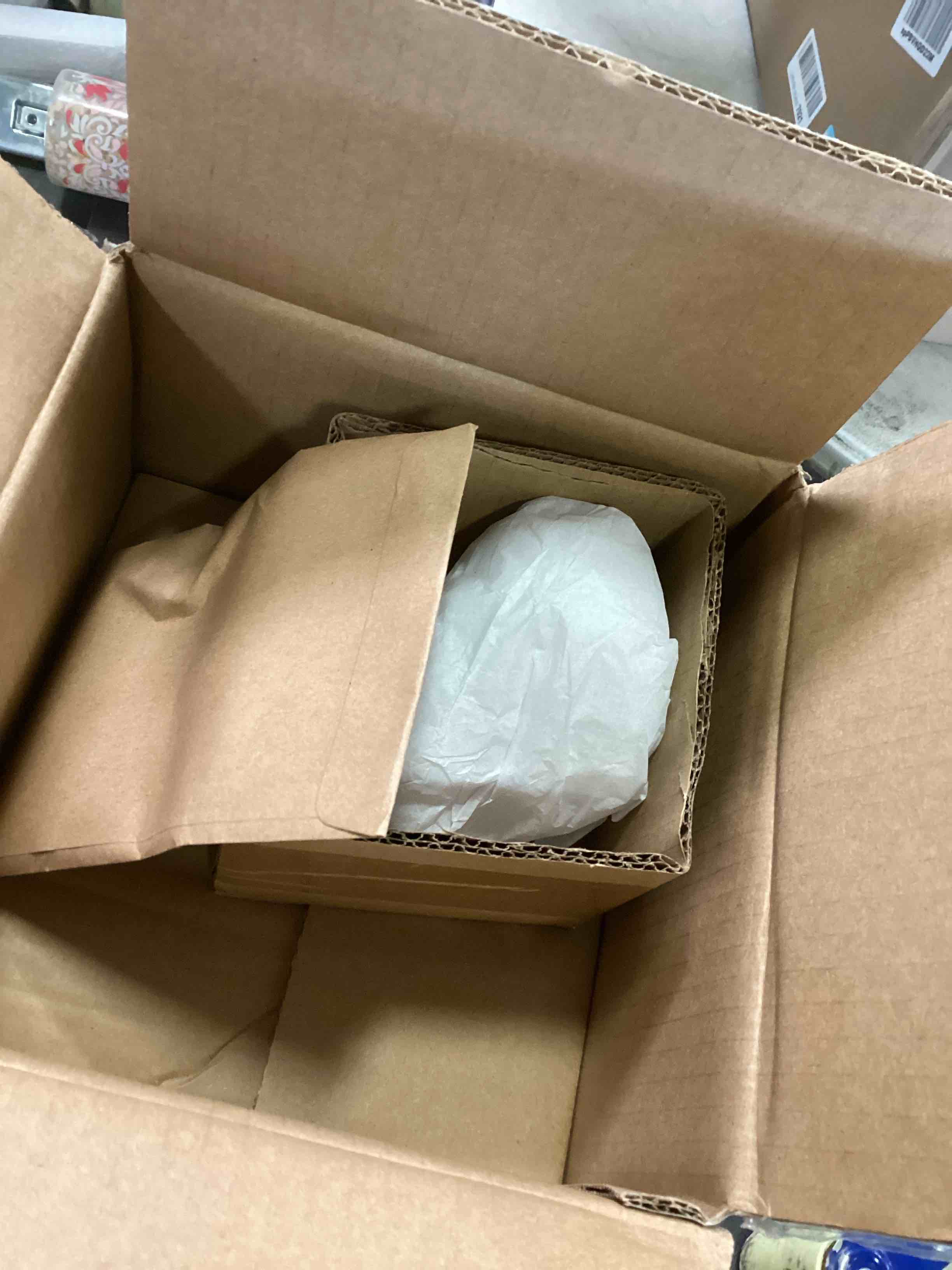 https://s3.amazonaws.com/lotting-images-prod/bidfta/RED5317110_1703097234873.jpeg