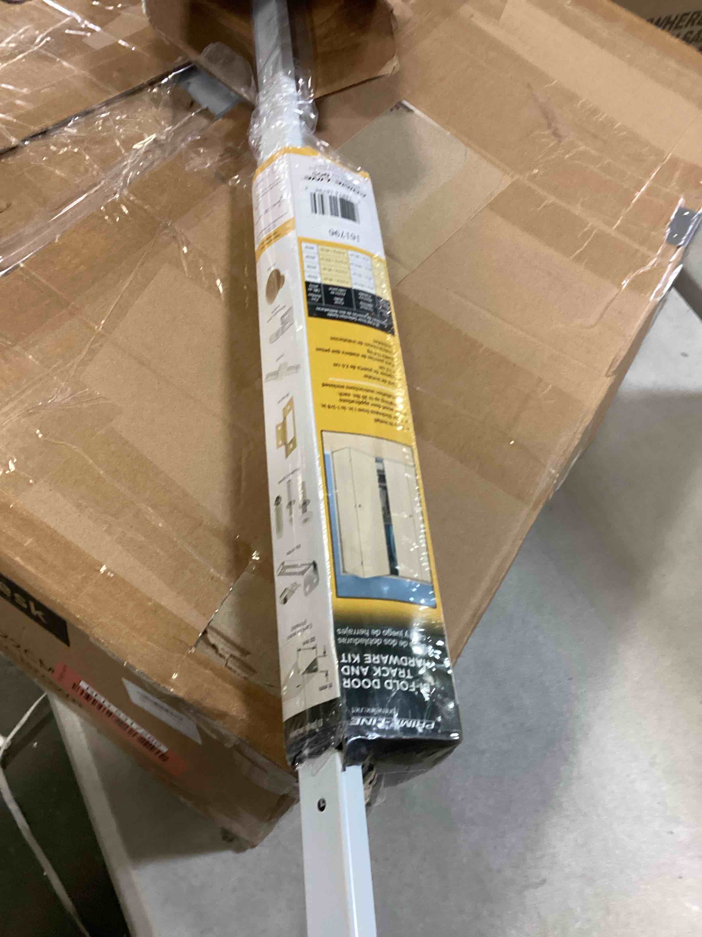 https://s3.amazonaws.com/lotting-images-prod/bidfta/RED5317290_1703174618717.jpeg