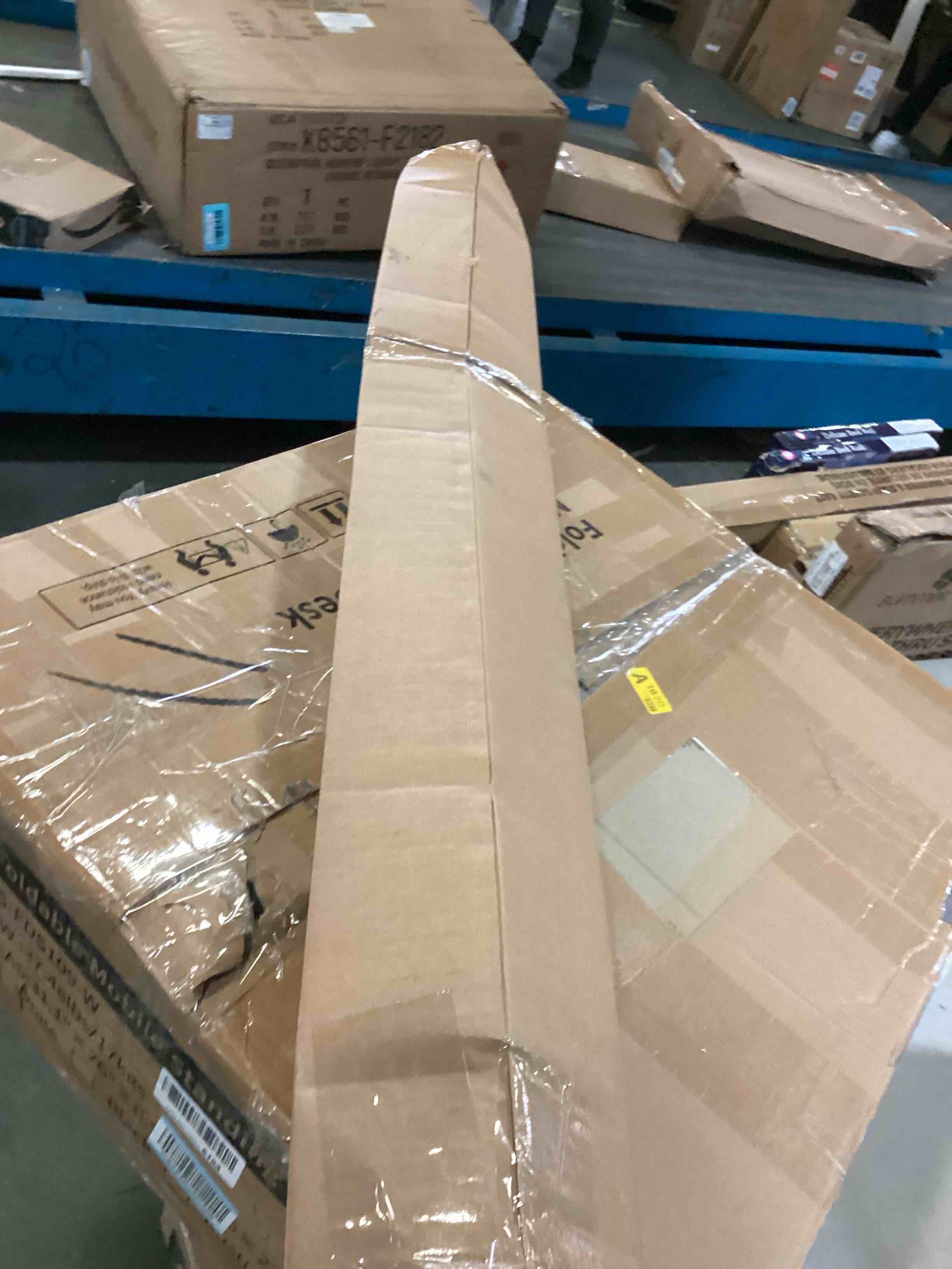 https://s3.amazonaws.com/lotting-images-prod/bidfta/RED5317290_1703174651383.jpeg