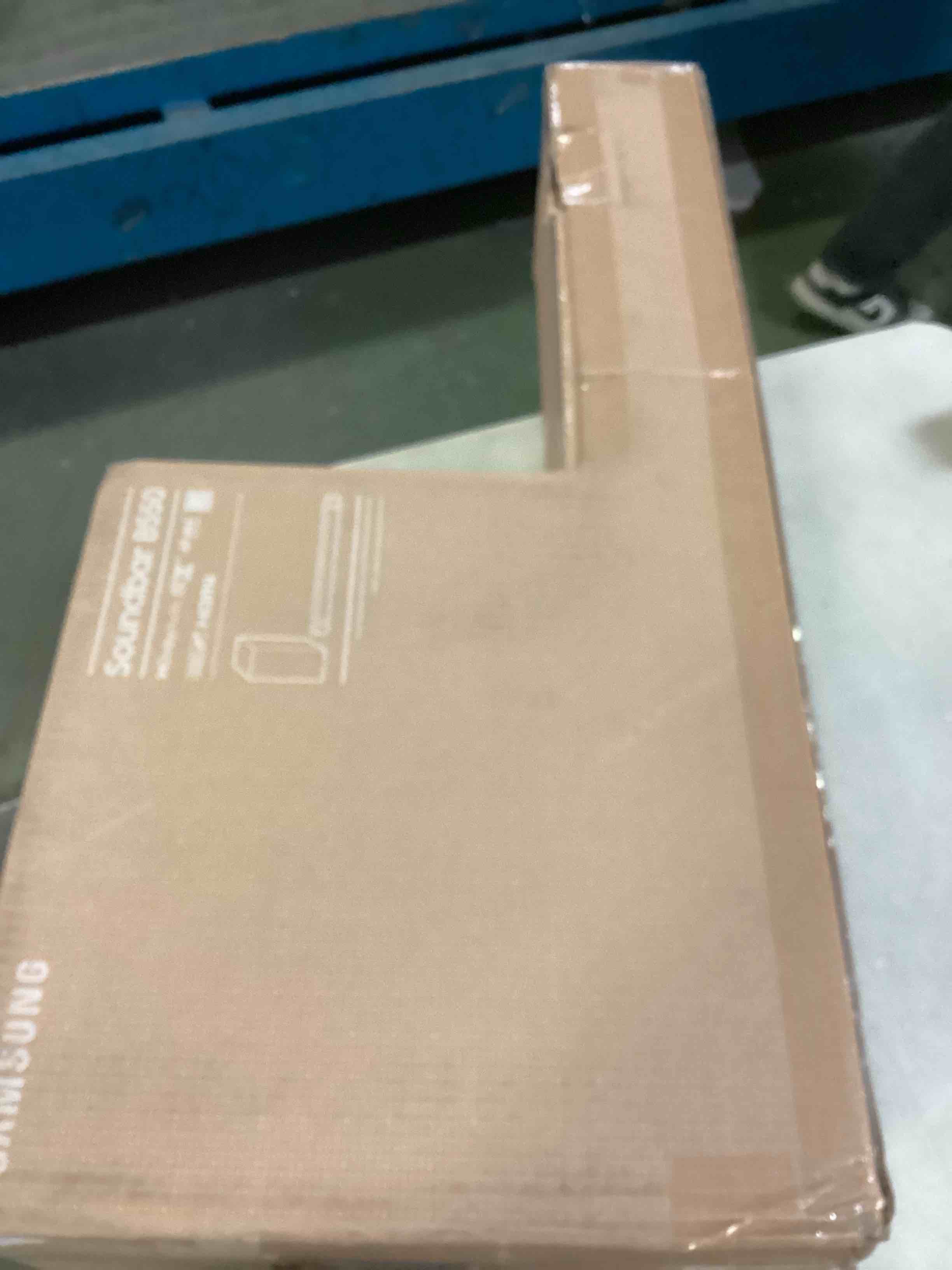 https://s3.amazonaws.com/lotting-images-prod/bidfta/RED5317331_1703182279540.jpeg