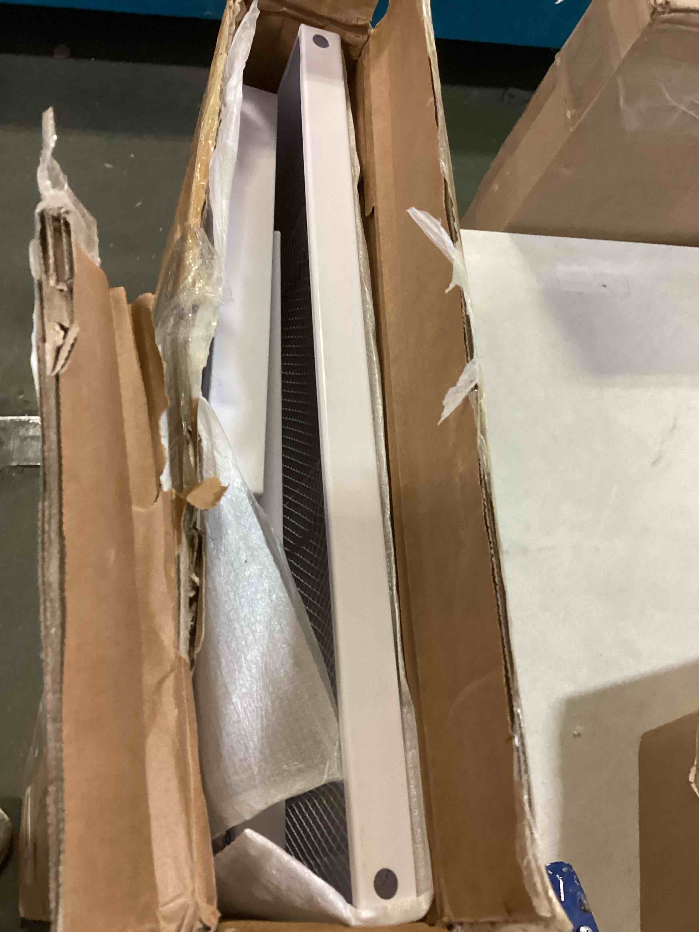 https://s3.amazonaws.com/lotting-images-prod/bidfta/RED5317382_1703186706600.jpeg