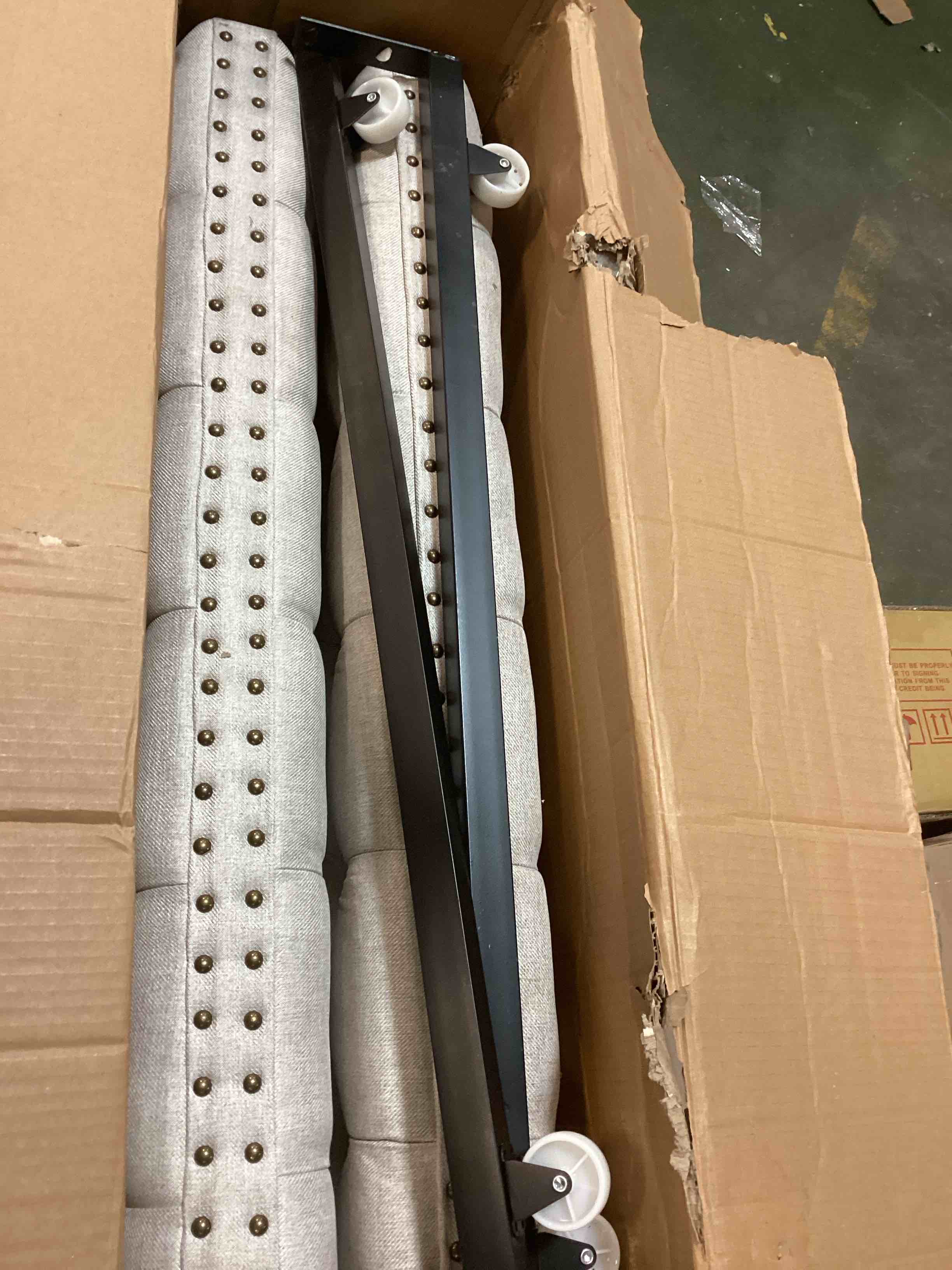 https://s3.amazonaws.com/lotting-images-prod/bidfta/RED5317514_1703258633414.jpeg