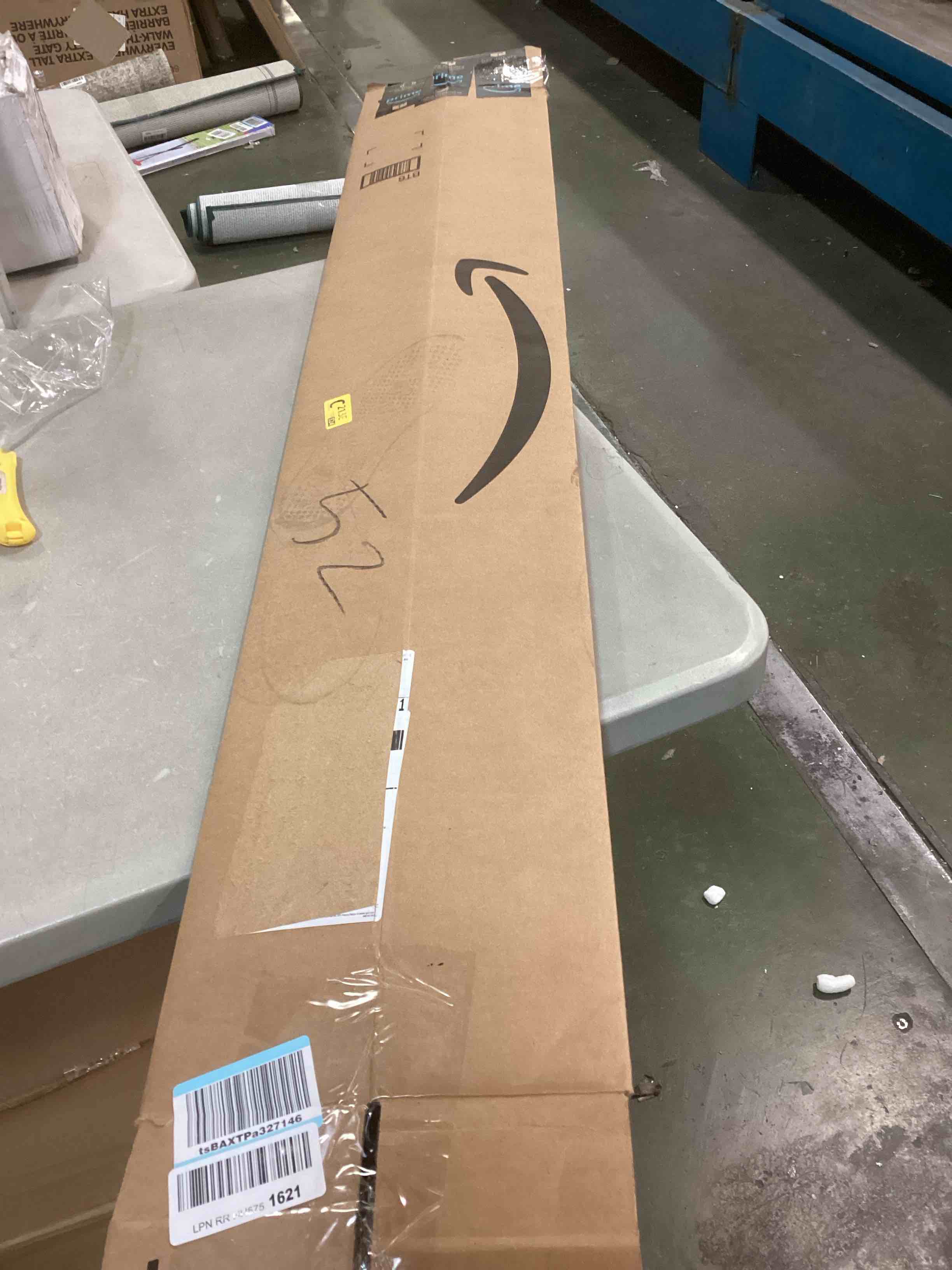 https://s3.amazonaws.com/lotting-images-prod/bidfta/RED5317639_1703277858091.jpeg