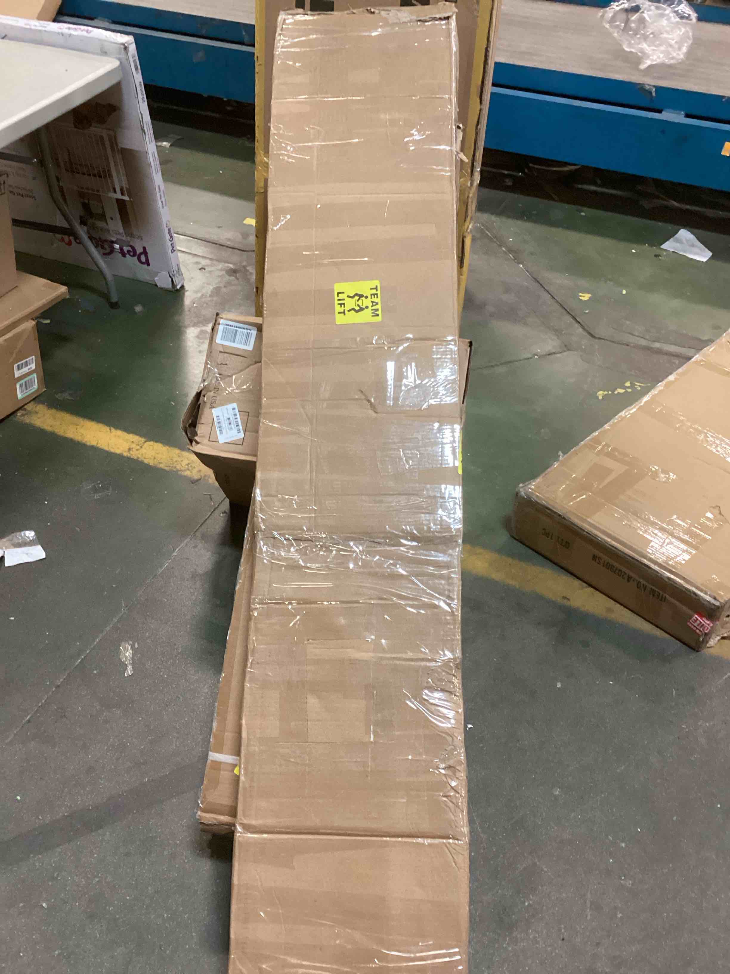 https://s3.amazonaws.com/lotting-images-prod/bidfta/RED5317693_1703341711584.jpeg