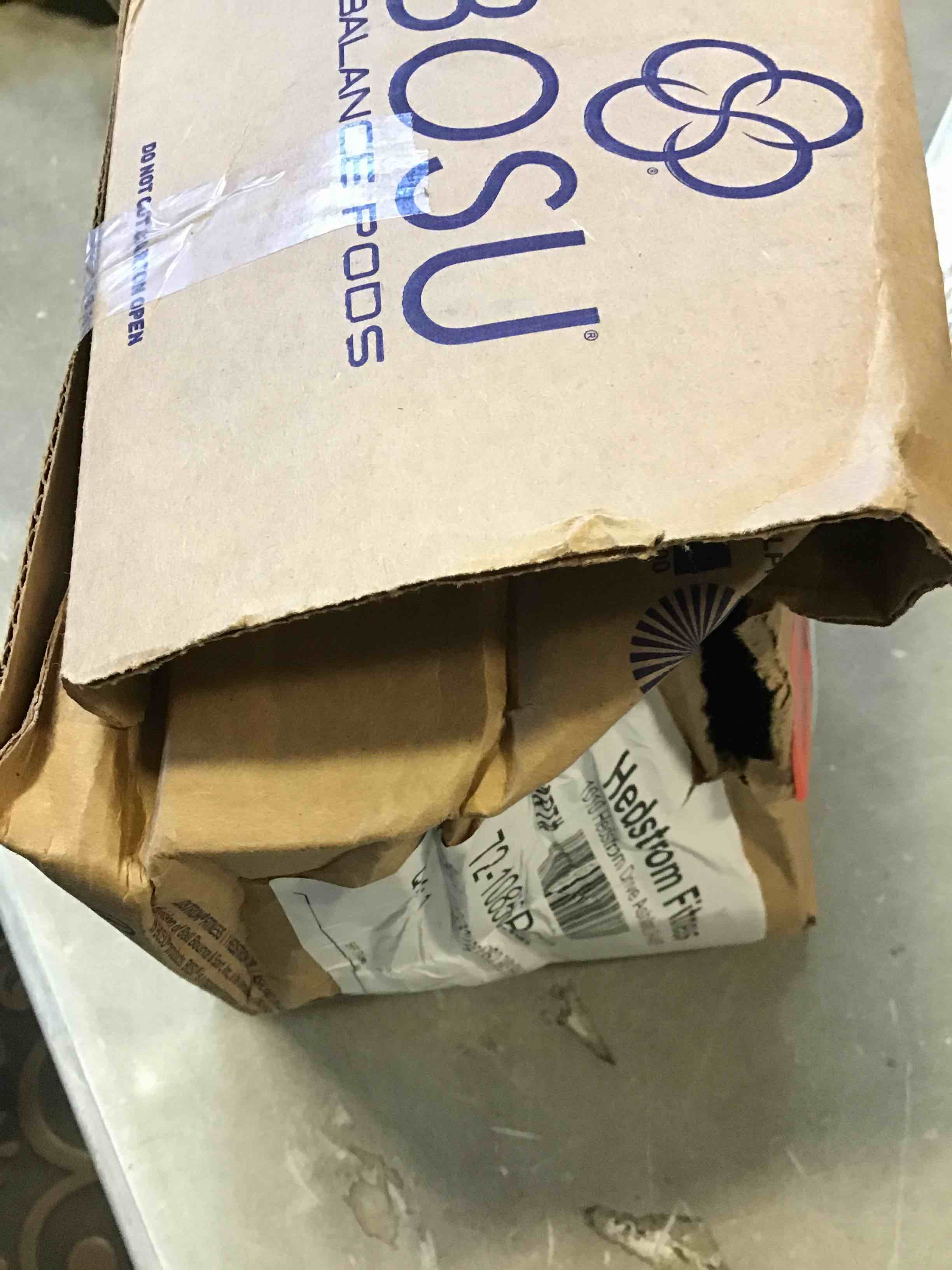 https://s3.amazonaws.com/lotting-images-prod/bidfta/RED5318095_1702572560826.jpeg